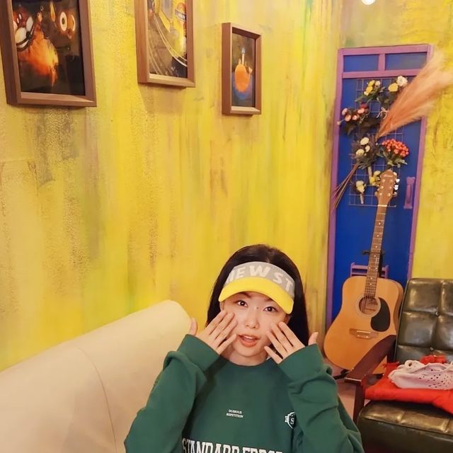 옐킈💕 on Instagram: "#광고 #스탠다드에러#standarderror #남여공용 #맨투맨 ⠀ 💚👚 요즘 같이 날씨 오락가락 할땐 맨투맨 하나 걸치면 세상 편하지~ 거기다가 이뿌기까지 함 ෆ ⠀ 툭 걸쳐도,