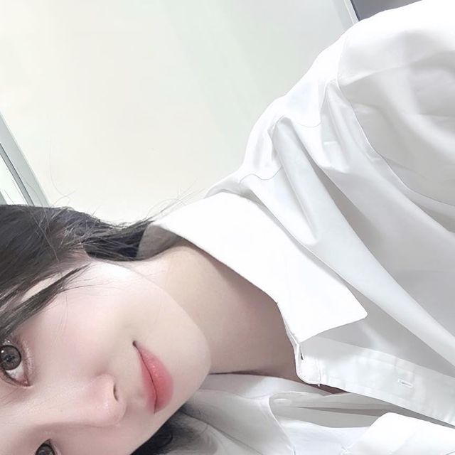 정윤 on Instagram: "#광고 X @forencos_official 정말 콜라보 해보고싶던 브랜드..🩷 I am 행복입니다 .. 포렌코즈에서 신상 립틴트를 출시했어요!! 발색 레전드인데 다 안담겨서 넘무 아쉬워🥹 🌱7가