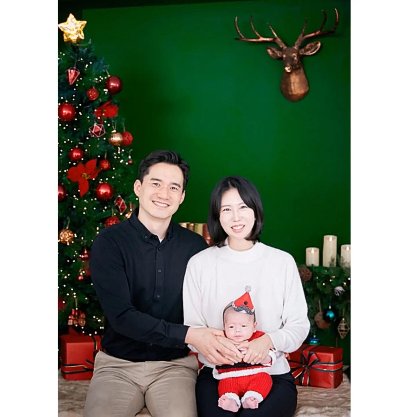 가족사진👨‍👩‍👦
.
.
#가족사진 #스튜디오촬영 #가족 #아기스타그램 #육아소통