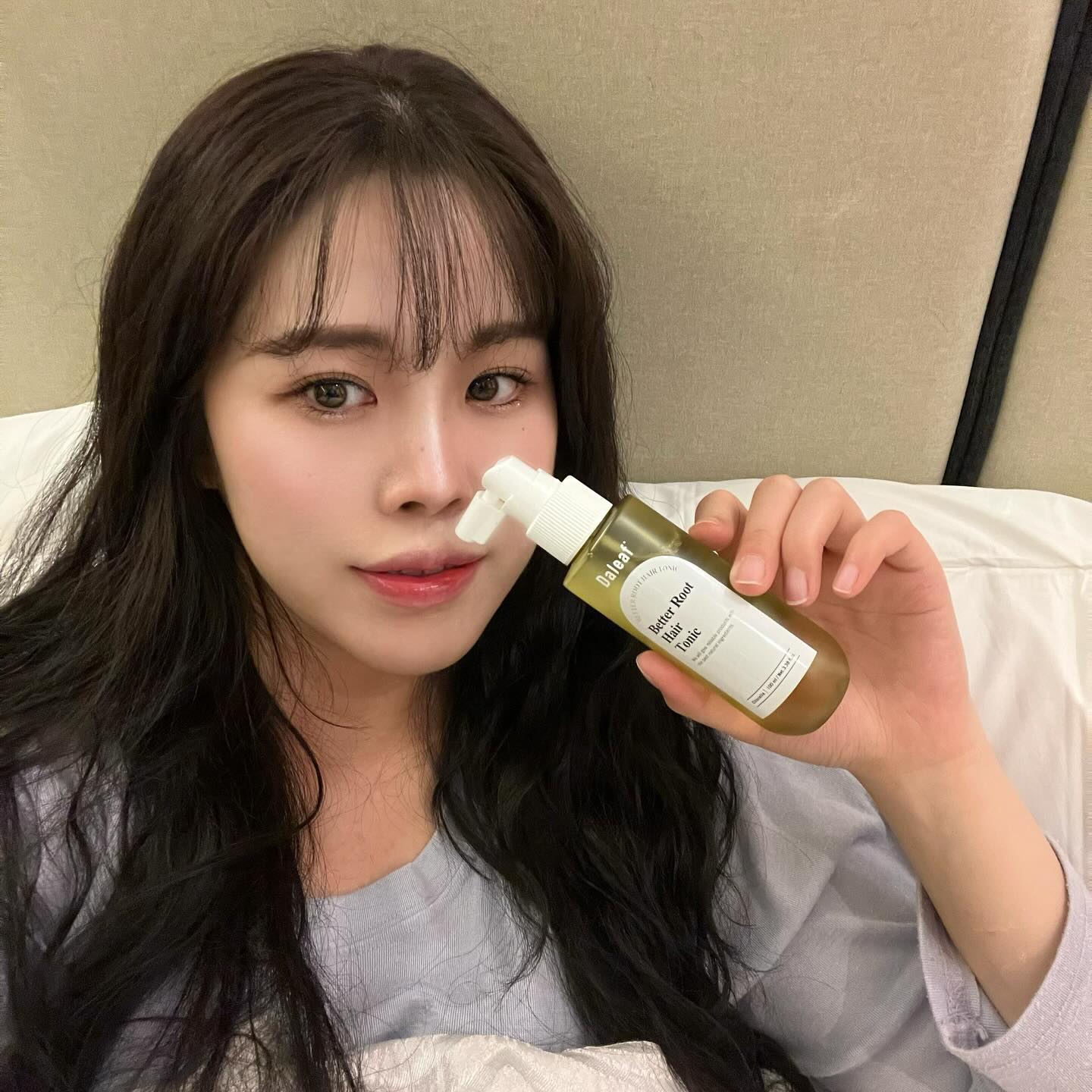 #협찬 daleaf_korea 

요즘 잦은 염색과 펌으로 건조해진 두피에 도움을 주는 클로렐라 베러 루트 헤어토닉ღ

🌿피부저자극테스트완료
🌿더 바, 비건 인증 완료
🌿탈모 증상 완화 효과

비건인증까지 받아 두피에 직접 사용해도 안전한 달리프 헤어토닉으로 건조한 겨울철 편하게 뿌리면서 관리해요(*ฅ́˘ฅ̀*)♡
.
.
.
.
#달리프#daleaf#ダリーフ#올리브영#달리프헤어토닉#탈모케어#탈모헤어토닉#헤어토닉#두피영양제#비듬토닉#두피영양제#두피진정#비건화장품#올리브영추천#헤어토닉추천