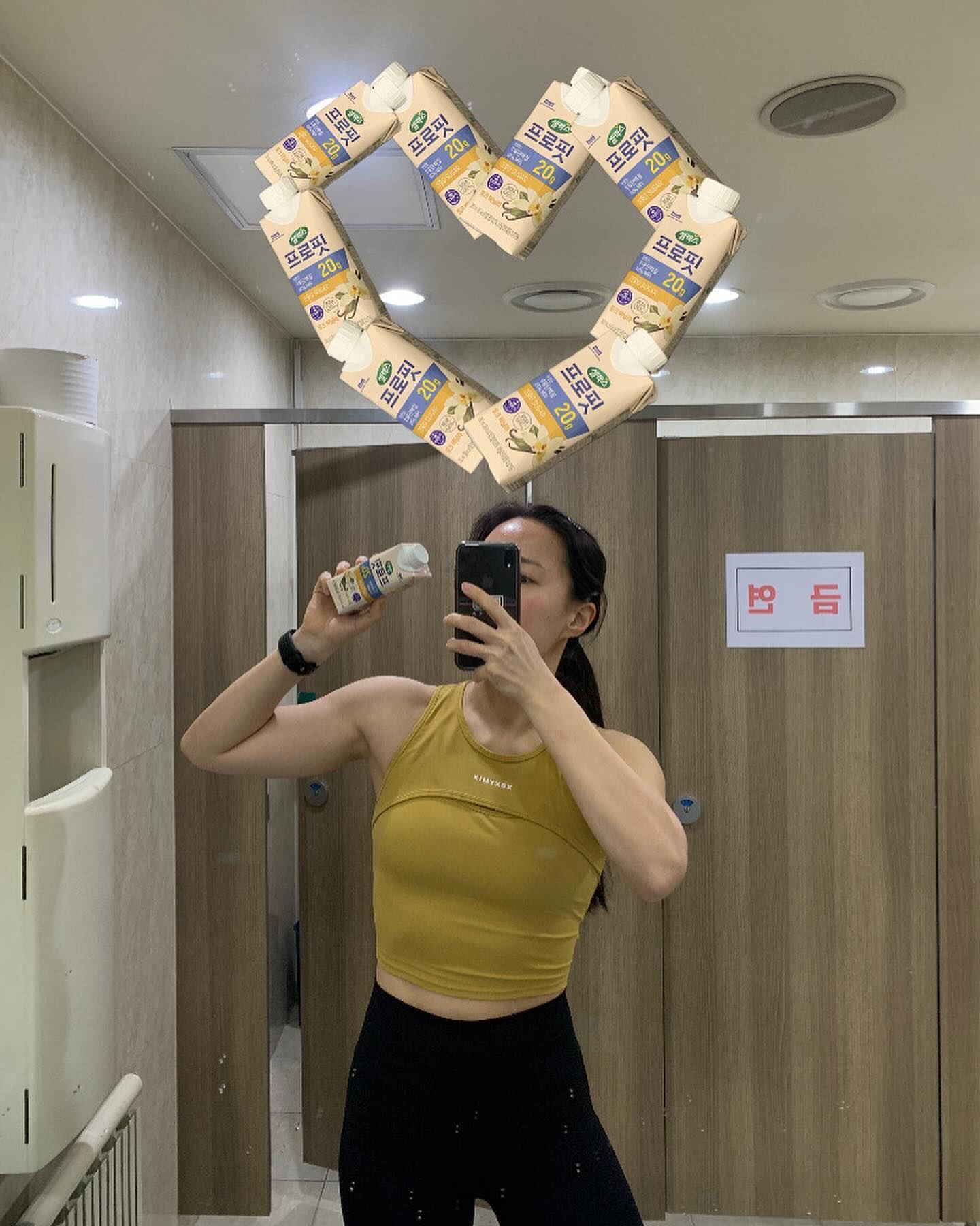 #광고 프로핏과 함께한 오운완 열컷 🤳🏻

4주동안 프로핏터로 활동하면서 매일 운동 후 프로핏 마시기 성공✨

저는 보통 출근 전 오전운동 후에 아침대신 프로핏을 섭취하면서 단백질 보충을 해주었는데요 ! 출근시간때문에 끼니 챙겨먹을 시간이 없을 때 간편하고 맛있는 프로핏으로 끼니도 챙기고 단백질도 보충해줄 수 있어서 아주 좋았습니다 !!

#셀렉스프로핏 은 물같은 프로틴음료보다는 우유단백질이여서 포만감도 있었고, 무엇보다 맛있는데 성분도 좋아서 단백질음료로 정말 추천드립니다 ! 

◆ 프로핏 우유단백질 제품 특장점
- 100% 우유단백질 20g 함유
- 풍미 가득한 맛있는 단백질 (밀크 바닐라 / 모카 초코맛)
- 제로 슈가 제품 (無당, 無트랜스지방, 無유당)
- 근육 합성에 필요한 필수 아미노산 함유
- 락토프리 제품으로 편하게 섭취 가능
- 100kcal 이하의 가벼움

프로핏터가 끝나더라도 저의 일상루틴 ✨아침운동 후 프로핏✨ 

계속 하겠습니당 컨티뉴 ~ 그동안 감사했어요 ♥ maeil_selex ♥ 

#셀렉스 #프로핏 #프로핏터SOLO #프로핏우유단백질 #밀크단백질 #우유단백질 #프로틴 #프로틴음료 #MPI #제로슈가 #단백질 #단백질음료 #마시는단백질