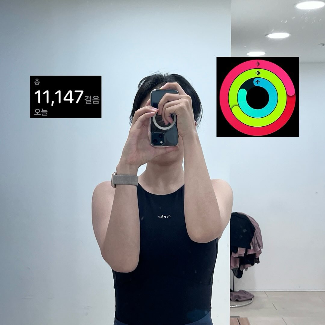 #오운완 #등운동너무어렵다 

✔️등운동루틴
- 리어델트플라이 10 15 4
- 랫풀다운 10 15 4
- 롱풀 10 15 4
- 사이드레터럴레이즈 2 15 3
- 크런치 34 3

#10월운동기록 
- 10월 초에 쉬다가 다시 운동하려고 하는 중🏋🏽
- 영양제도 잘 챙겨 먹자
- 일어나기 링이 채우기 어려움 😔 한번씩 일어나자