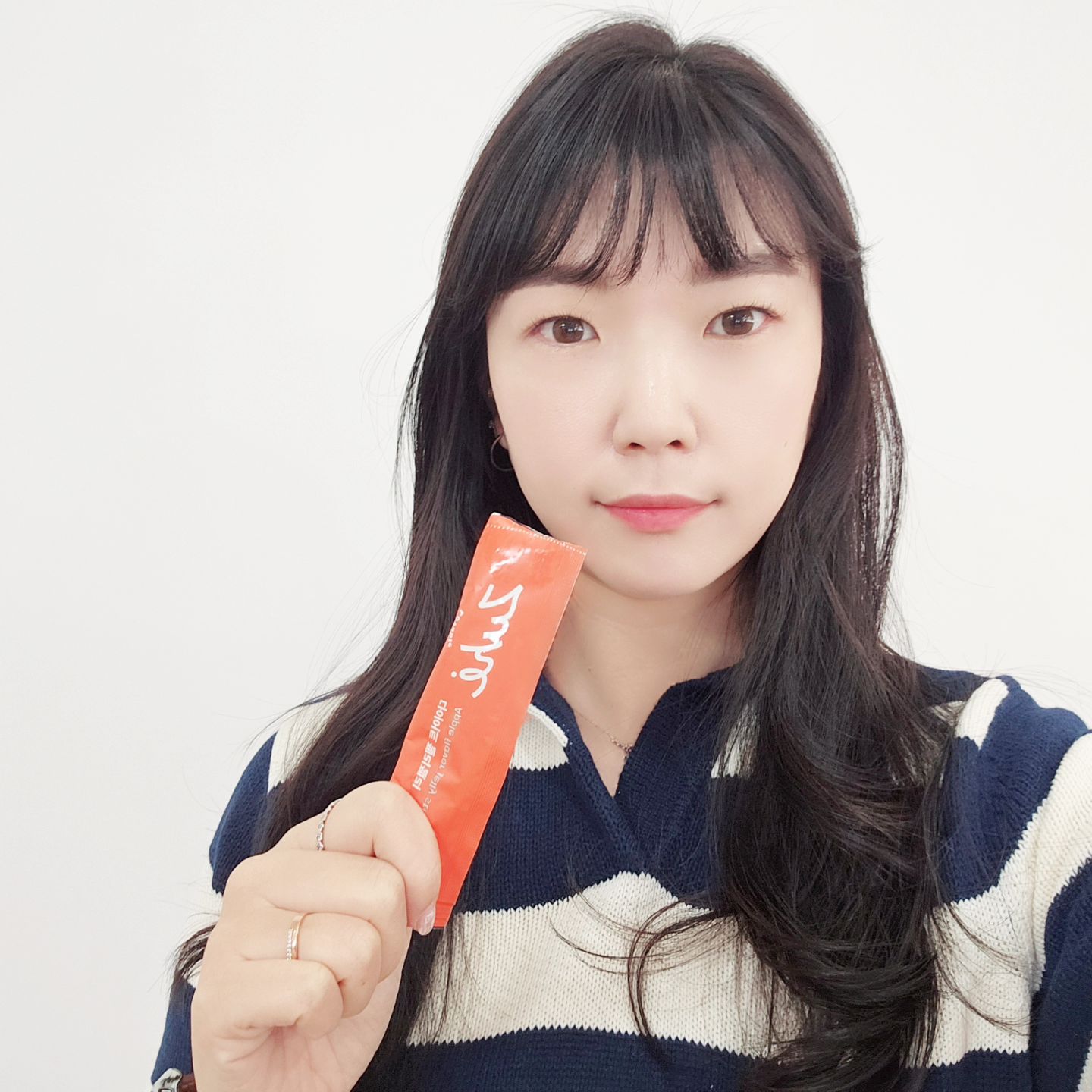 #협찬
운동하면서 다이어트 하다보니 운동 후에 달달한 간식이 땡길 때가 있더라구요. 그렇다고 간식은 NO !
사과맛 애플젤리로 맛있게 먹을 수 있는 다이어트 젤리 만나보았는데요.
식사 전후 아무때나 하루에 한포만 먹으면 되니까 너무 간편해요 !
　
운동하느라 지치고 힘들때도 많지만 상큼한 사과맛으로 기분까지 좋아지는 다이어트 젤리 !
탄수화물이 지방으로 합성되는 것을 억제하는 만큼 밥이나 빵, 면을 좋아하시는 분들에게 추천해드려요 !
.
.
#다이어트젤리 #사과맛다이어트 #쥬히 #ZUHI #가르시니아젤리