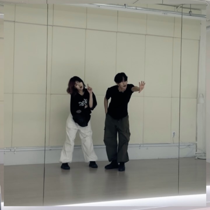 어지러운(?) 콜라보

좋은 노래 소개 시켜준 se_lok_ll 🙇‍♂️

choreo: xiwon___ x se_lok_ll 
S: honjowolf 

#xiwonchoreography #selokchoreography #tabber #chika