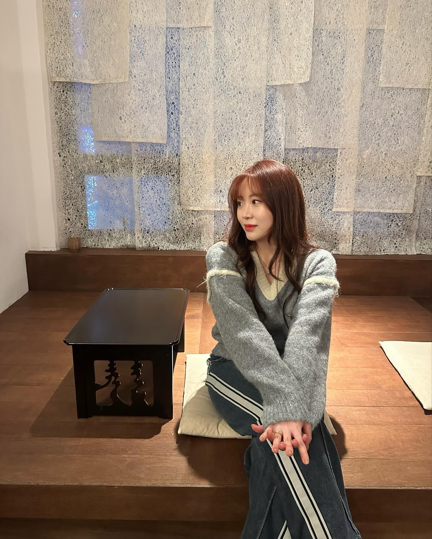 #협찬 
이번에 부천에 위치한 카페 연월에서 
초대해주셔서 다녀왔어요!

인테리어도 깔끔하고 무엇보다 조용하고 편안한 분위기라 좋았어요 부모님 모시고 가도 너무 좋을거같아요👍🏻

제가 겨울엔 딸기메뉴를 꼭 먹는타입인데
이번에 딸기빙수 맛집을 찾아버렸지뭐에요?!🫢
직접 싸먹는 딸기 찹쌀떡도 맛있는데다가 
만들어먹는 재미가 쏠쏠했어요👍🏻
다른메뉴도 궁금해서 조만간 재방문예정입니다🤭

🌟 현재 네이버 영수증리뷰 남겨주신분들에게 
감귤 브륄레 제공해주시니 탕후루 좋아하는사람들 놓치지말기‼️

📌 경기 부천시 원미구 부일로506번길 14 2층
✔️ 영업시간 12:00~23:00 수요일 정기휴무
✔️ 주차- 1층 3칸중 중간칸 가능

#부천카페 #한식디저트 #부천카페추천 #부천연월 #연월 #카페 #카페협찬 #개성주악 #답례푸 #광고 #ad