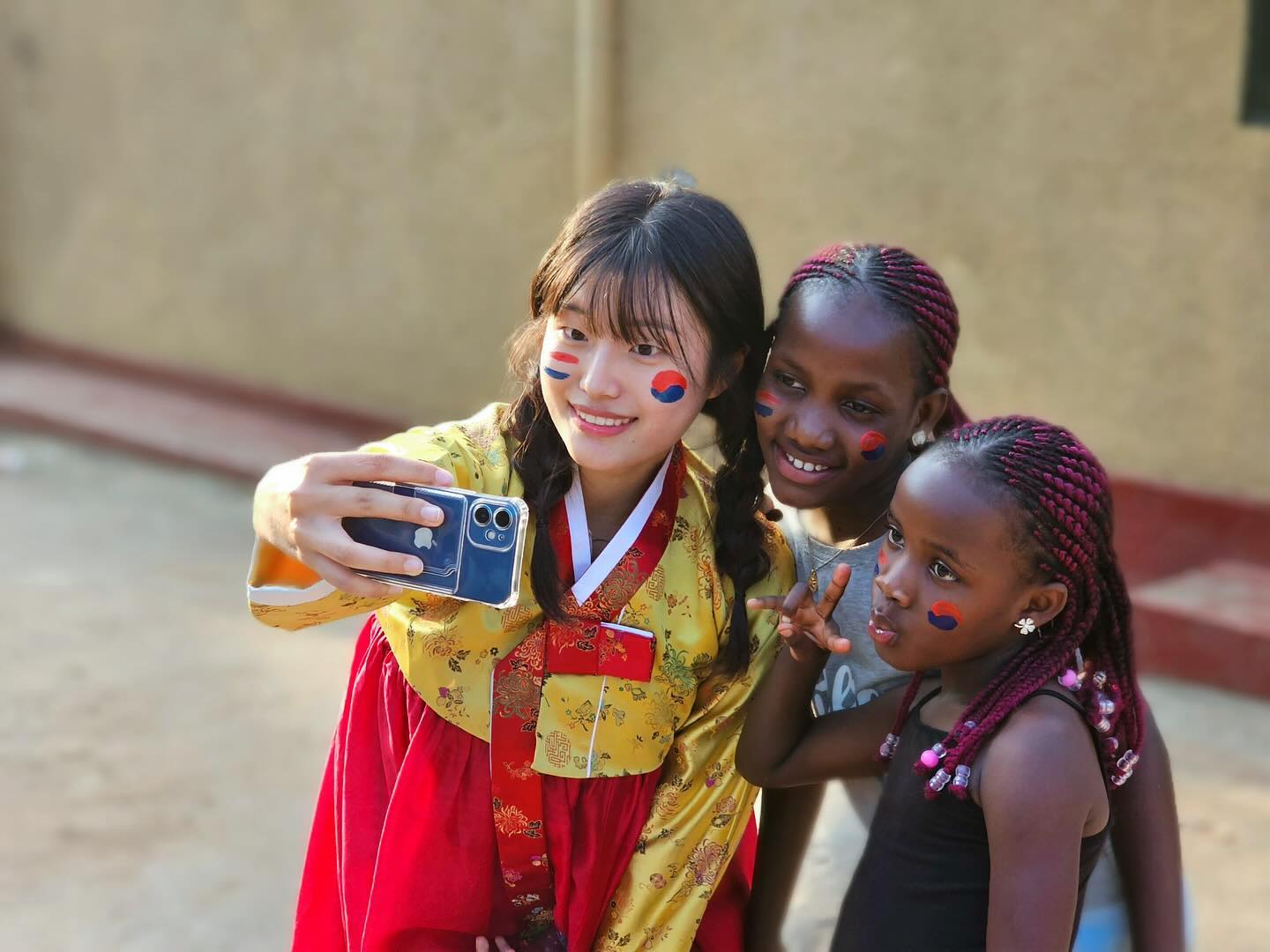 KOREA Kids Camp 🇰🇷🇺🇬

#다소 미저러블한 한복과 함께