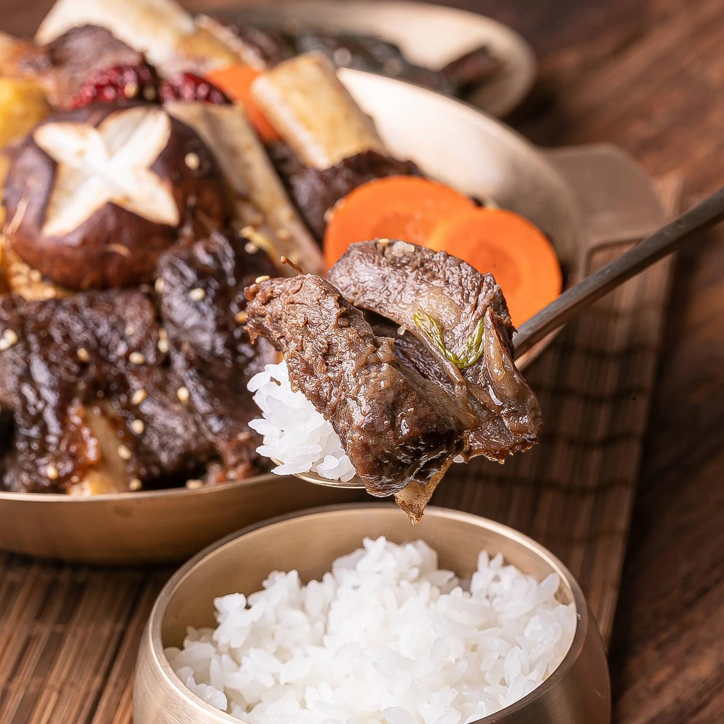 #공구 #공구오픈#공구중

안녕하세요:) 소갈비찜 공구 안내드립니다:)

찜슐랭 소갈비찜 1.4kg / 2.8kg
⭐ 정직하게 전통 갈비찜을 그대로 대접합니다.
⭐ 진짜 소갈비찜만 판매
⭐ 압도적인 재구매 비율!!
⭐ 단, 15분 완성!
⭐ 24시간 냉장숙성한 완제품만 배송!
⭐ 갈비탕이 아닌 갈비찜, 고기로 가득 채웠습니다.
⭐ 아이들과 함께 먹을 수 있는 기본맛부터 아주매운맛까지
⭐ 전통방식, 그대로!! 조리된 소갈비찜

💖 8/23(금)pm6:00 ~8/26(월)pm 10:00 (단 4일간 진행)

🔼 프로필링크에서 구매 가능

소갈비찜 1.4kg : 35,900(배송비 3,000원)
소갈비찜 2.8kg : 70,800(배송비 3,000원)

#세렌디푸#소갈비찜#맛스타그램#공구음식#공구맘
