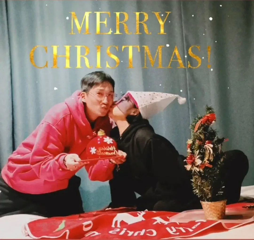 분주하게 준비하느라 정신 없었지만, 그만큼 두배로 행복한 첫번째 크리스마스 🎄❤️
이제 매년 같이 보내자 💓
_

#셀스타그램 #얼스타그램 #맞팔 #선팔 #팔로우 #데일리 #데일리룩 #selca #selstagram #selfie #instaselfie #follow #  #instagood #단발 #instalike #셀피 #instagram #최근게시물 #오오티디 #스노우 #snow  #당진 #럽스타그램 #크리스마스 #커플 #couple #daily