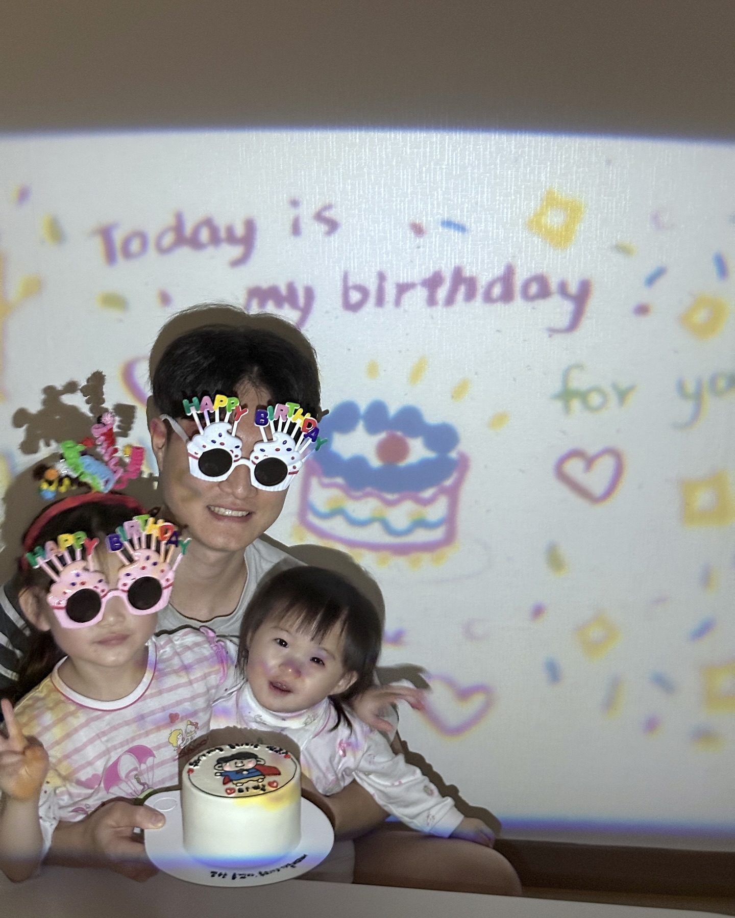 𝟮𝟬𝟮𝟰.𝟭𝟮.𝟭𝟬

⠀ 
우리가 제일 좋아하는 빵은 ?
ʿ 아 빵 ʾ 👨🏻♥️

밤이까지 여자만 넷이라소 경쟁 치열한
그대의 생일을 축하하며, 너의 곁엔 우리가 이쒀 !! 

#생일축하해 #나의육아친구