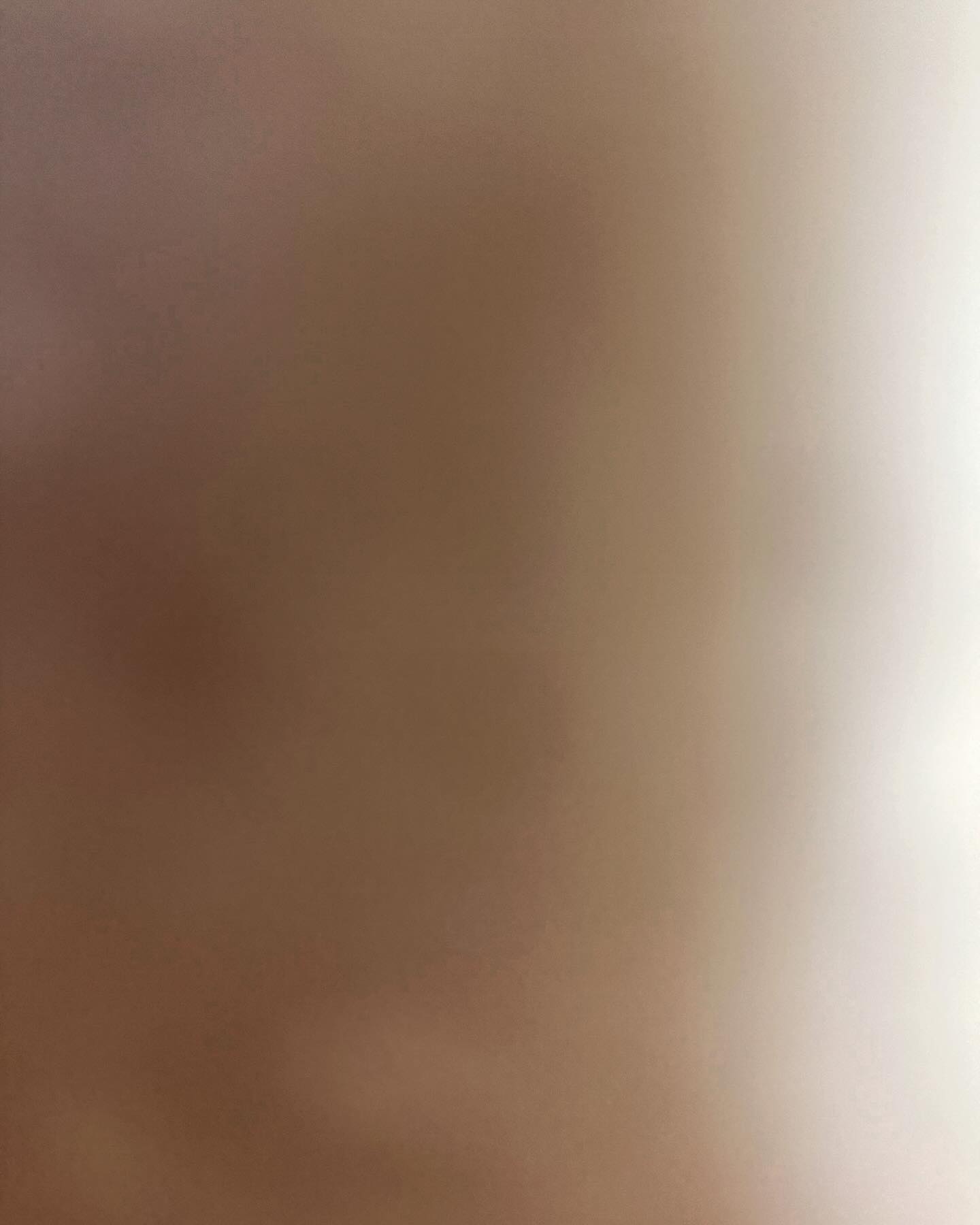 .
내소식
내소문에 혈안이되어있는이들의
호기심어린 그관심이
치떨리게 무섭다
그저 말말말
진심이라곤1도담기지 않은
그랬대 저랬대
그저떠들기위한 정보수집용 말말말
세모난시선들에
그저상처만남아버린 그자리.
원래이자리였던듯
그흔적들을 지우느라 한참이걸렸다

지나가겠지 잊혀지겠지 조용해질거야
#끊어낸이유가있으니 #관심좀꺼줬으면