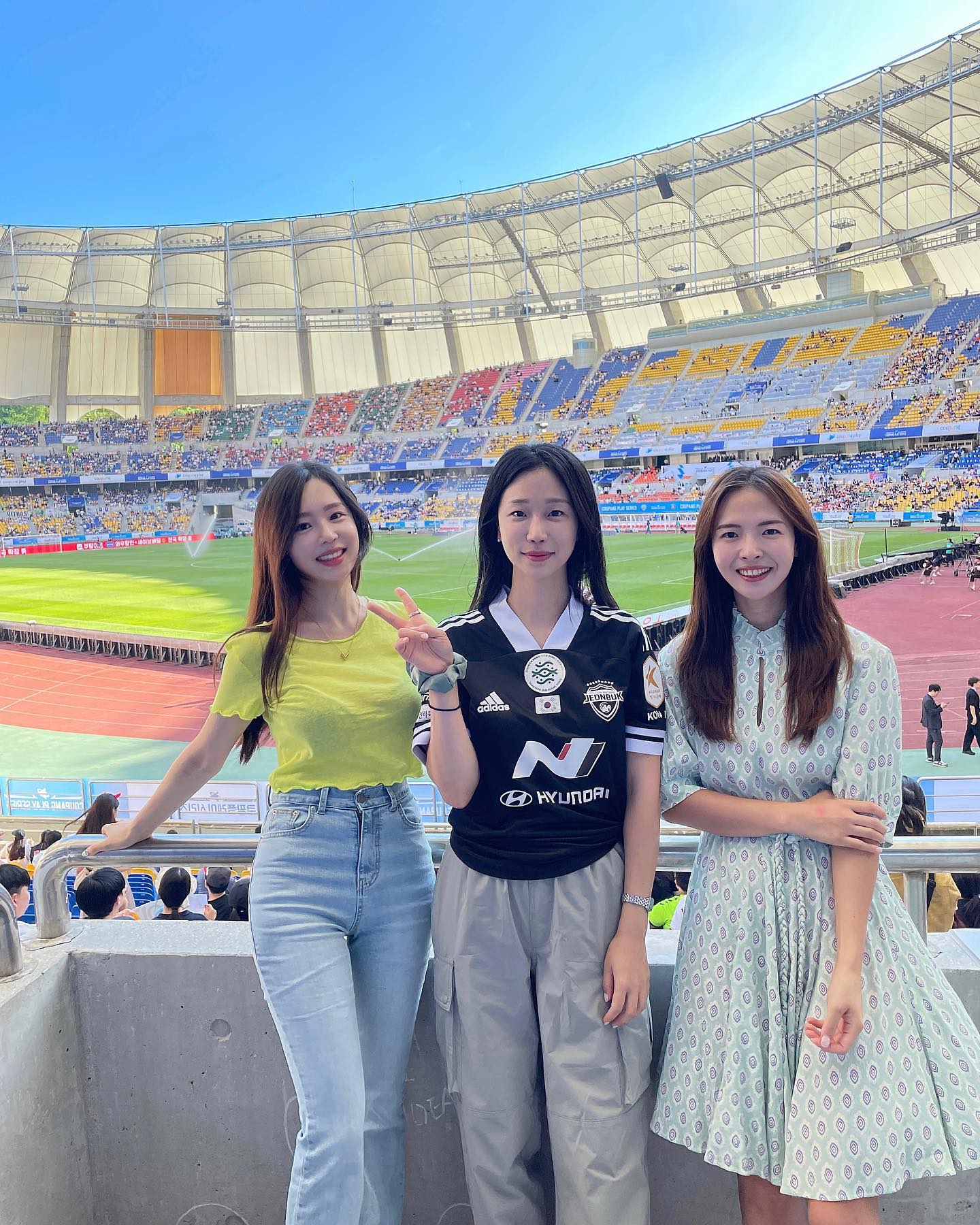 여기서 만나니 더 반갑구 🥹🤍

🥵🥵🥵💦

#전북현대 #파리생제르망 #졌잘싸👏 
#parissaintgermain #jeonbuk ⚽️💚