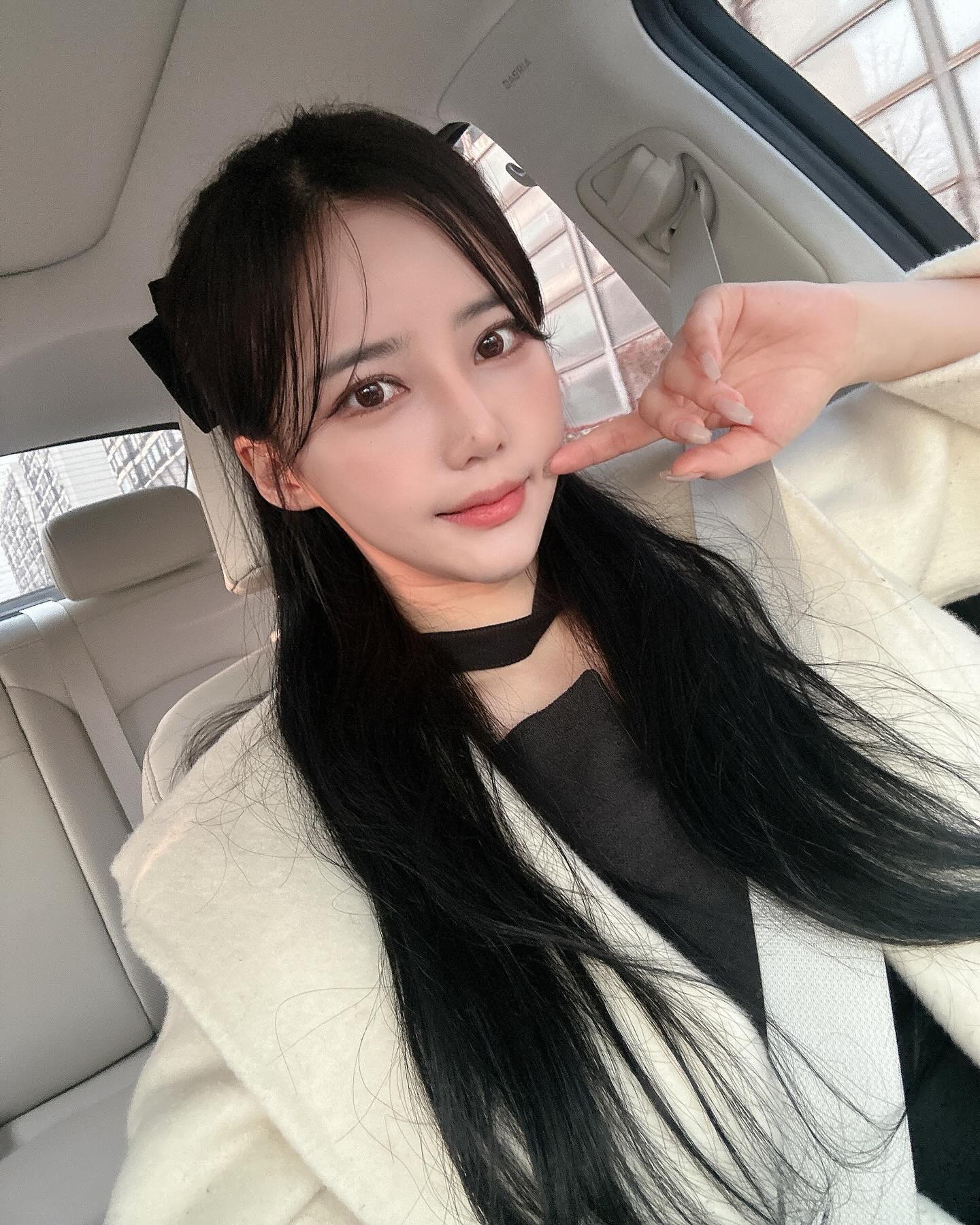 요즘 나의 이모저모.,.😗😗

1. 프로 결혼식 참석러 오늘도 결혼식츌동..🦸🏻‍♀️🦸🏻‍♀️
2. 아니 #3일의휴가 왜이리 슬퍼요..🥹🥹?? 진짜 눈물콧물쏙.,.
3. 프로참석러뿐만이아닌 프로주뷰..요새 어디가면 옷보다도 오브제에 돌진하는 이런나 어때..
4. 크리스마스시즌 시이작👸🏻👸🏻