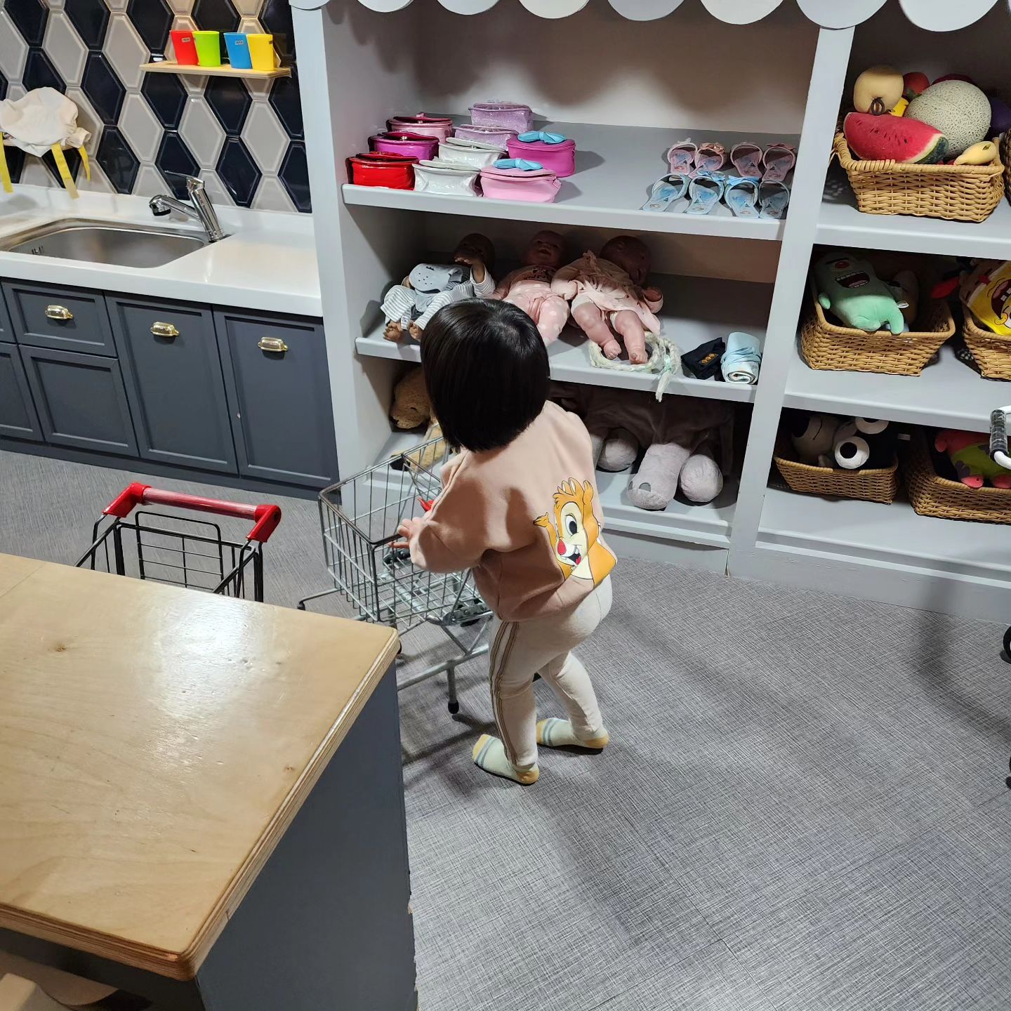 오늘은 영재놀러와서 애들이랑 #샤랄라키즈카페 
평일이라 그런가 우리세상이네 ~~! 북적거리지않고 좋다아
