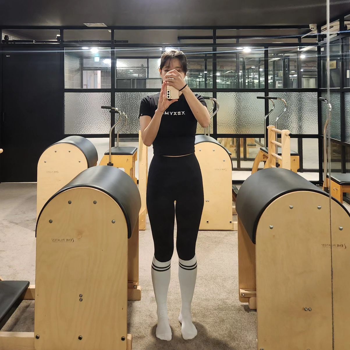 겨울이 되니 긴양말 꺼내기 시작!!

필라테스 운동복 구매한지도 오래전이라 운동복 약간 지루해질 타이밍이였는데 양말로 지루함 타파 시켜야겠당😍🤩