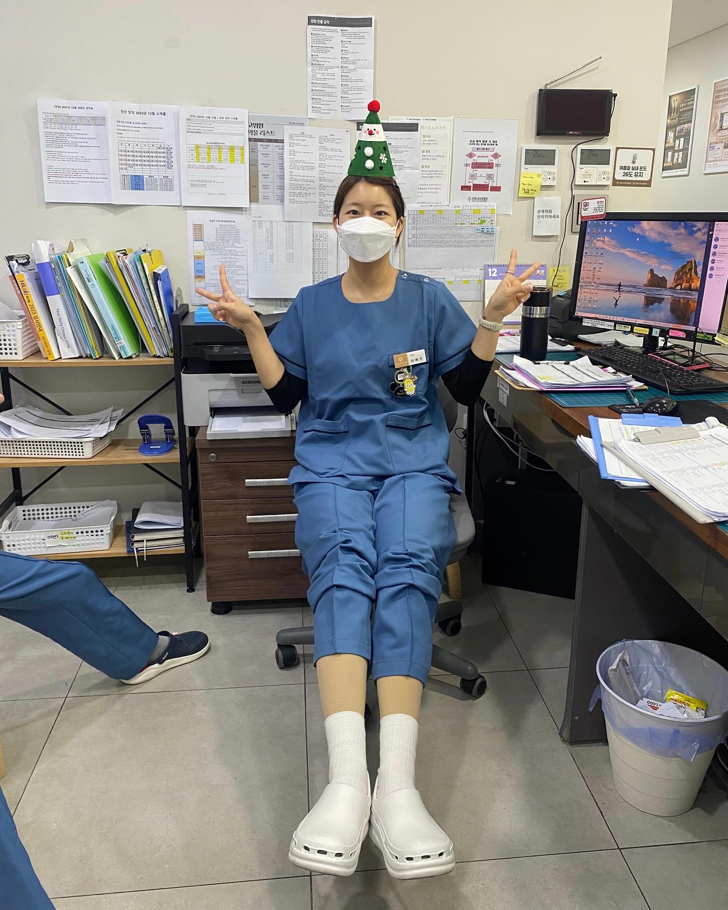 🎄널핏널싱데이🎅🏻🧑🏻‍🎄🤶🏻
한 해를 마무리하며, 각자의 위치에서 고생한 간호사분들께 
감사한 마음을 전하고자 1년 중 가장 큰 할인이벤트로 돌아온 
널핏널싱데이 ! 놓치지 않아야해요 !

📍전 제품 최대 54% 할인
📍전 제품(널싱화 제외) 3개 구매 시 추가 할인 혜택 제공
✨널핏인기제품 종아리 압박스타킹 5개월만에 할인 진행중

발목형, 발등형 번갈아가면서 신고 있는데
압스신는다고 아예 안붓는다고 하면 거짓말이고
신었을때 안신었을때의 붓기와 통증의 차이가 확실함
오래신고 있어도 불편한 느낌 하나도 없고
덜 붓고 다리 통증도 줄어서 안신을 이유가 없으요🌝
제품제공과 내돈내산의 콜라보 난 솔직혀

🗓️ ~12/22(토) 자정까지 진행 !!
슬프게도 이미 품절된 항목들이 있어요🥹 
nurfit_official 

#널핏 #널핏널싱데이 #간호사 
#의료용압박스타킹 #간호사필수템