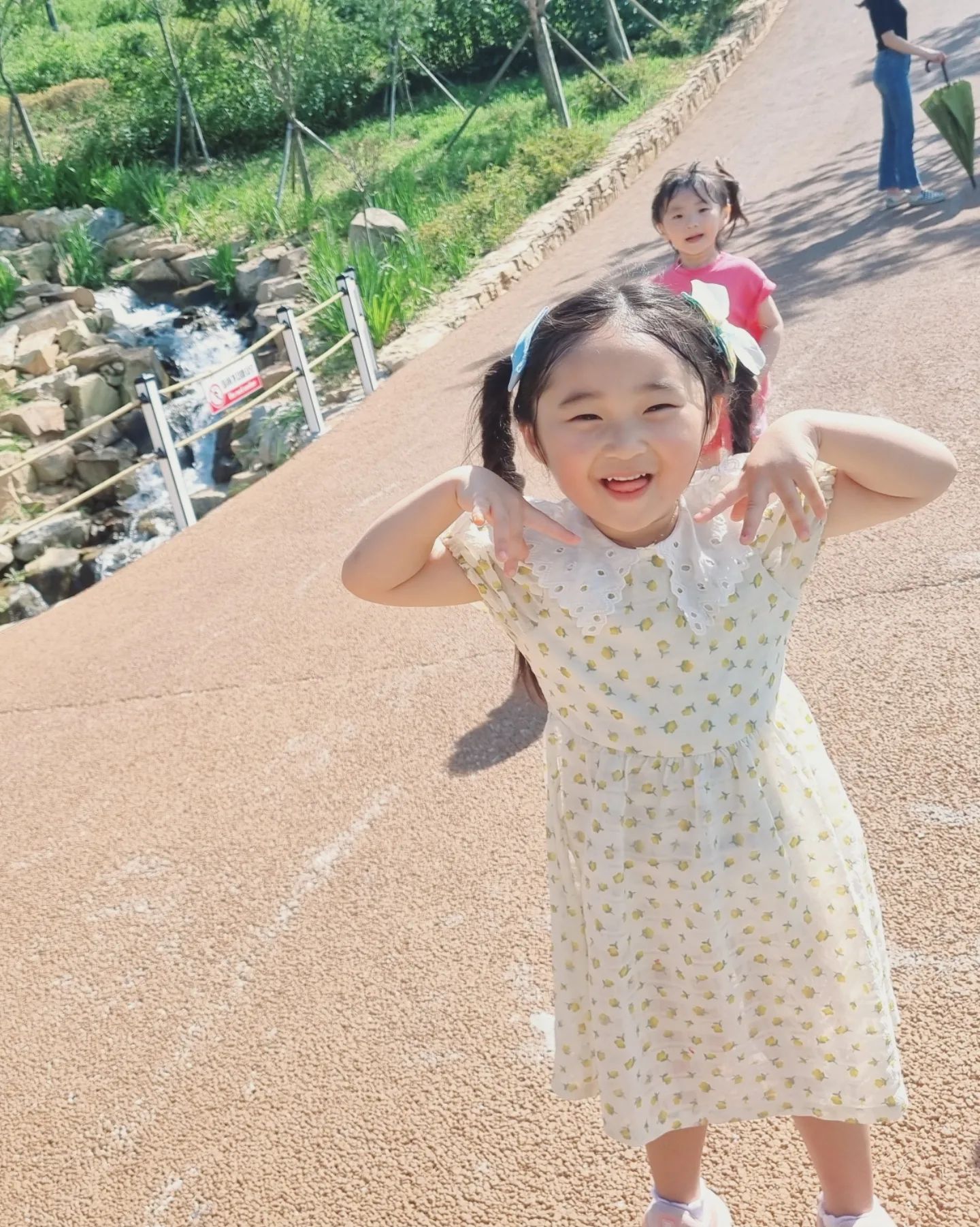 오랜만에 조카들과 함께한 강화도 나들이😁
생각보다 옴청 더워서 땀을 뻘뻘 흘렸어도
스카이워크 전망대는 뷰맛집ㅇㅈ!
다음 방문할 때에는 모노레일을 꼭 타는걸로🤣🤣

#화개정원 #화개정원전망대 #화개정원스카이워크 #화개정원카페 #강화도가볼만한곳