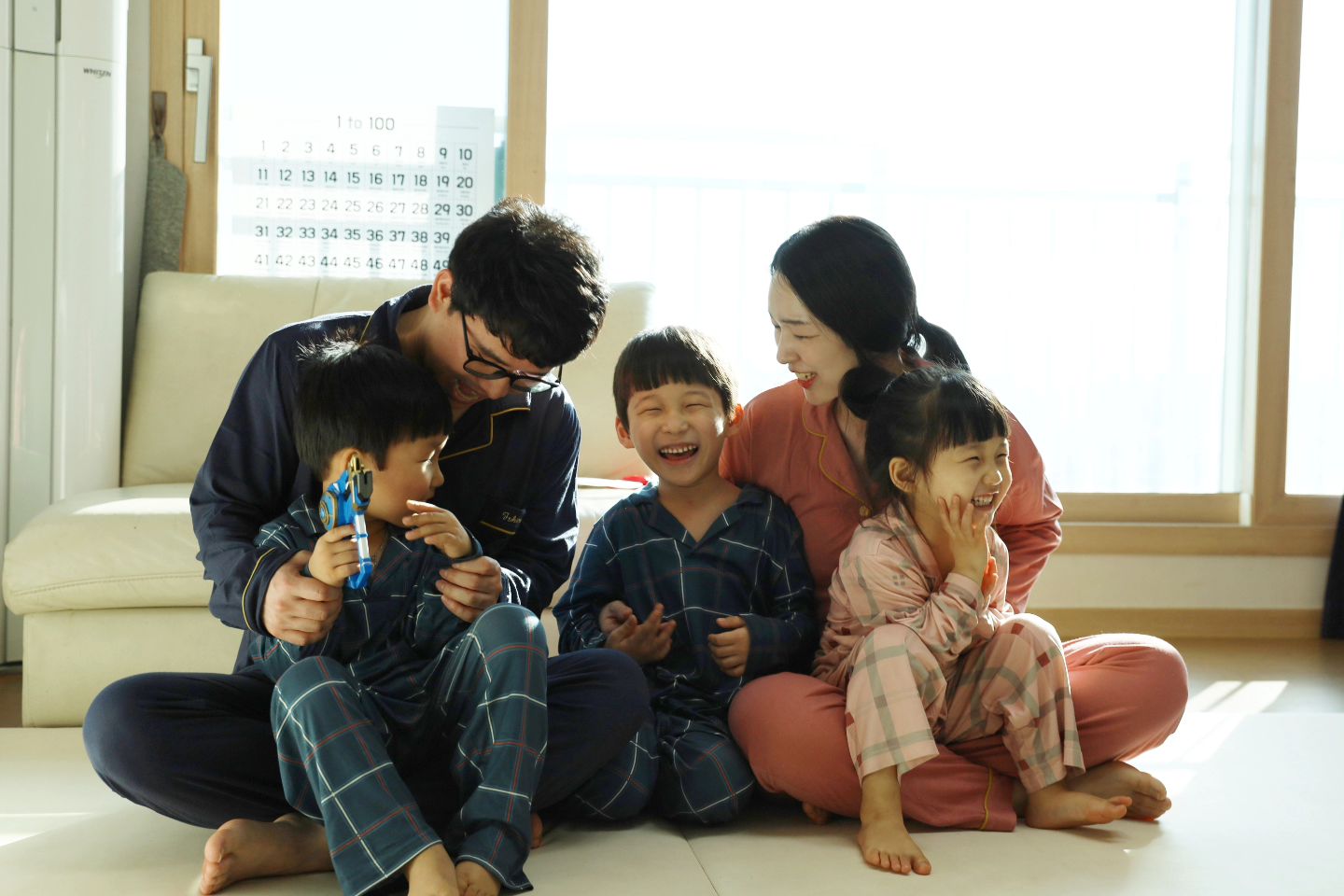 #202402
아이들과 처음 찍어본
홈스냅🫶
#오느른
집에서의  자연스러운 모습을
사진으로 찍어주니
그 어떤 스튜디오 사진보다
더 만족스러움💕
#오늘도추억하나더하기