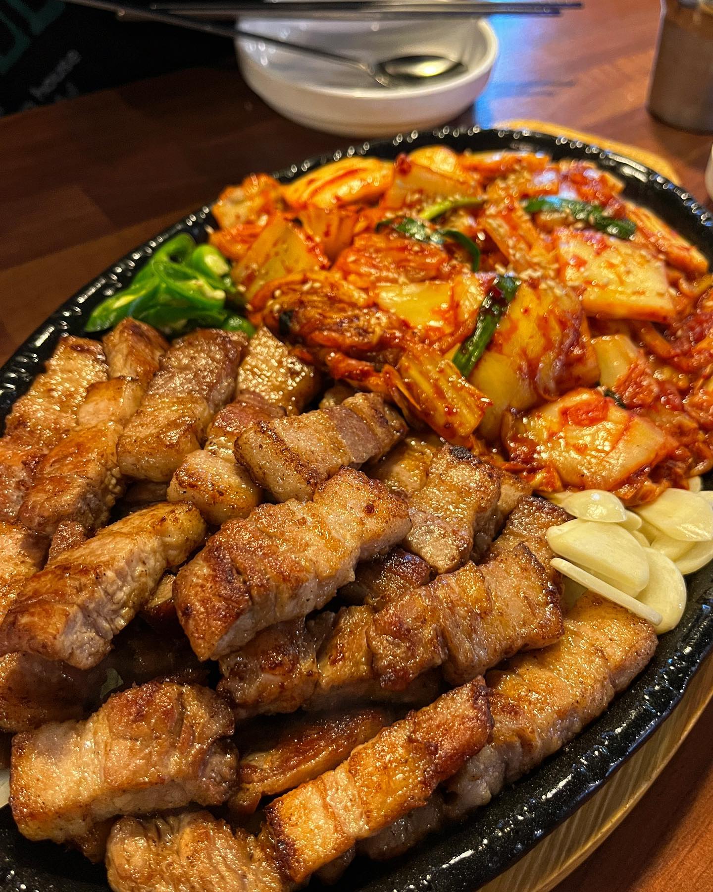 #협찬 #방천야시장광코점 

가성비 좋게 맛있는 음식을 양껏 먹을 수 있는 ”방천 야시장 광장코아점 소개해 드려요“

메뉴 종류가 엄청 많고 가격이 저렴해서
저희도 무료 메뉴를 세 가지나 주문했어요 ㅎㅎㅎ

특히나 묵은지 통삼겹, 왠만한 삼겹살 전문점에서 먹는 거 보다 더 맛있게 먹었어요 ! 인정

양도 많고 맛도 맛있고 잡내도 하나도 안나서 완전 제스타일 💝
특히나 물만두 계란탕 술 안주로도 좋고 해장으로 더 좋아서 자꾸 손이 가는 안주였어요 ˃̵͈̑ᴗ˂̵͈̑ ✧

국물도 뜨끈하니 맛있고 간도 최고🎶

방탄 야시장 광장코아점.ᐟ 단골 예정
여러분도 꼭 가보시길 강력 추천 드려요

#협찬 #광장코아맛집 #광장코아술집 #두류역맛집 #두류역술집 #대구두류맛집 #방천야시장