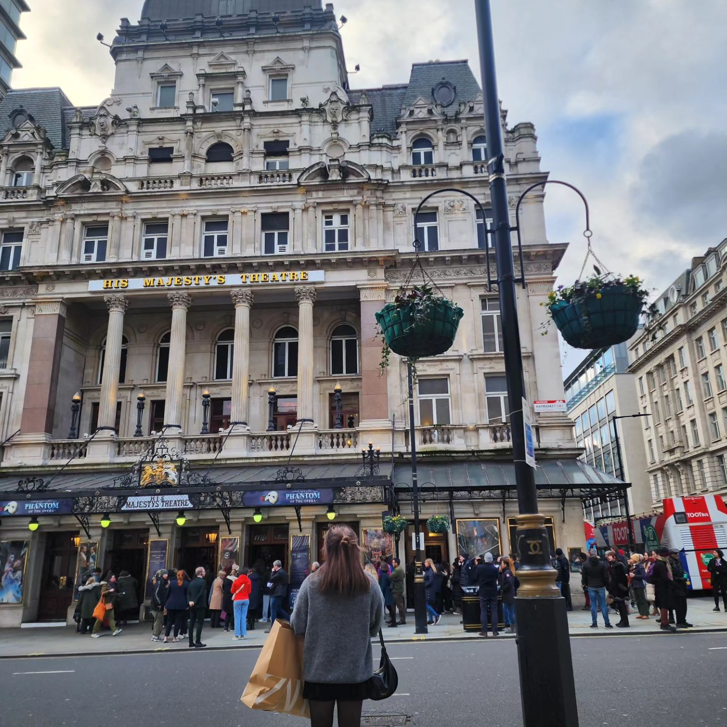 Rajsii!! 
Thank you so much for making my last day in London incredible 🥰❤️ 
Also, thank you for all the photos I couldn't have gotten if I was alone 🥲🫠
Looking forward to your visit to Korea! 
Love u 😍