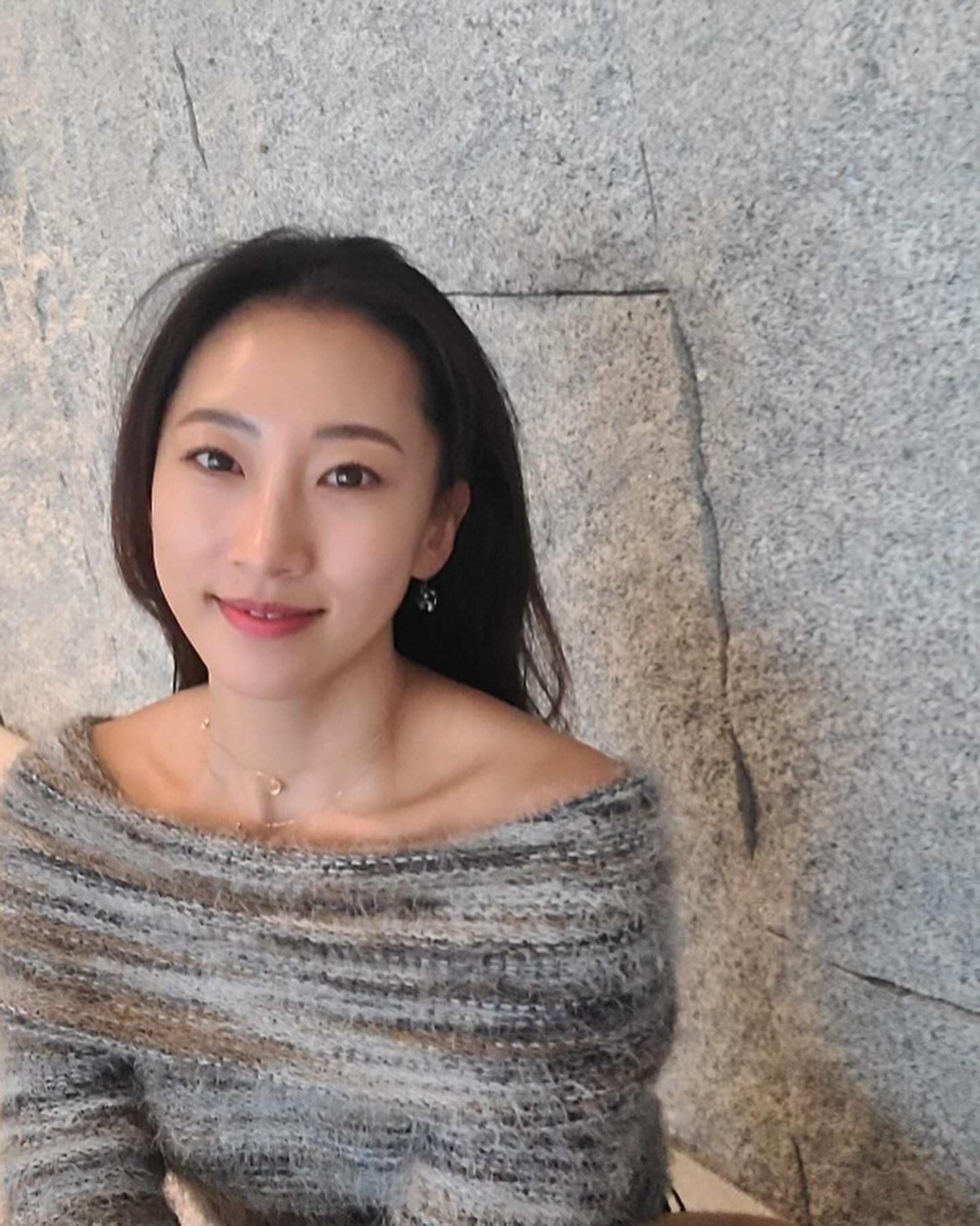 오프숄더 어때요?
어제 일상 사진 공유하고
많은 연락들 넘 감사해요 💕💕💕

오늘 종일 운전하느라 답을 못드려
넘나 죄송한 마음입니다 😢😢😢
잠들기 전에 답방갈게요 히히 😍

자연스러운 광이 오늘의 사진애서도
뿜뿜 느껴지지 않나요?! ㅎㅎ

피부를 유리알 같이 만들어주는
#유리알글루타치온 ‼️오늘 공구 마감‼️ 입니다.
아직 구매 못하신 분들 사둘러주세요!!!!!

링크는 vita_yumi 프로필 링크에서!!

#비타유미 #비타유미공구 #비타유미일상 #글루타치온 #글루타치온공구