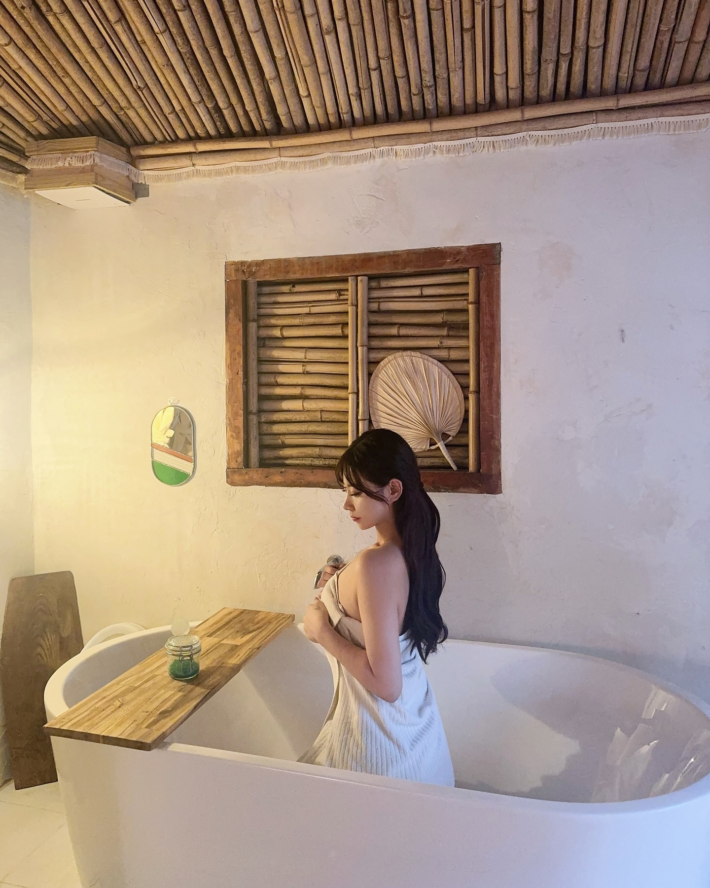 강원도 고성 발리 감성 독채 “하올스테이”🌴🤎
숙박권 이벤트 진행 예정이니, 많은 관심 가져주세요🙏🏻

국내에서 프라이빗하게
발리 감성을 느낄 수 있다니〰️🤍

도착하자마자 동남아스러운 외관에 감탄연발!
순간 해외여행 온 줄 알았어요🪴✨

배틀트립2에서도 소개된 곳인만큼,
감각적이고 이국적인 분위기가 
아주 매력적인 숙소에요🥰

야외 자쿠지, 바베큐, 불멍, 실내 욕조•••🫧
모든게 다 완벽한 곳이에요🫶🏻

🌊바닷가도 도보 10분거리에 위치해있구요!

요즘같은 휴가시즌에 꼬~옥 가보셔야하는
휴양지 느낌의 독채 풀빌라 펜션이랍니다 ◡̎ 🩵

더 자세한 리뷰는 뷔엔나로그ღ(블로그) 업로드 예정입니다💚

🗺️ 강원 고성군 죽왕면 동해대로 5618-1
📍 @하올스테이 #하올스테이 
🚪 침실 1, 침대 2, 욕실 1