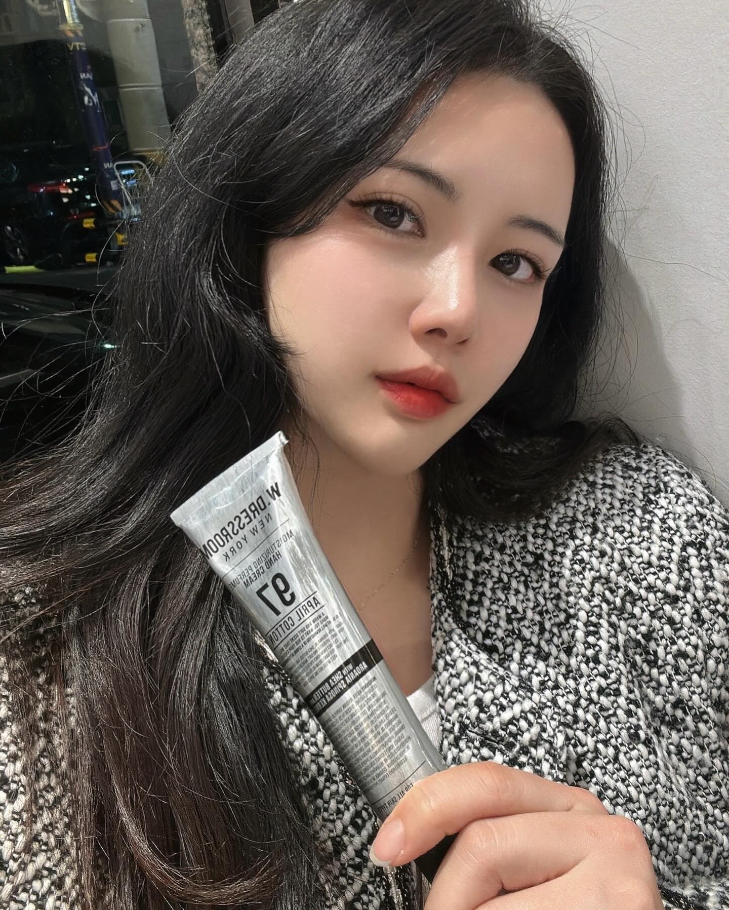 #광고 oliveyoung_official

11/30(목) 부터 12/6(수)까지 
12월 올영세일을 한다는 사실!! 알고 계시나용 ><

제가 갖고 있는 제품인
마르시끄 링클 리페어 미간 주름패치랑
(올리브영 판매랭킹 1위*라는 ㄷㄷ)
*올리브영 구강/건강용품 판매랭킹 기준(2023.03.23)

벨벳처럼 부드러운 마무리감에
향까지 좋은W.DRESSROOM 퍼퓸 핸드크림 
둘 다 100개 특가 상품 중에
하나로 올영세일에서 만나볼 수 있다고 해요!!

평소에 구매하는 것과는 다르게
12월 올영세일 어워즈 기획에서만
만나볼 수 있는 특별한 추가 사은품이나
1+1이벤트까지 있다고 하니
이번 올영세일도 달려갓!👀

올영세일 11/30~12/6
단 7일만 함
최대 70% 세일!!

#올영세일 #12월올영세일 #올영세일추천템
#올영추천 #oliveyoung #최대70%할인