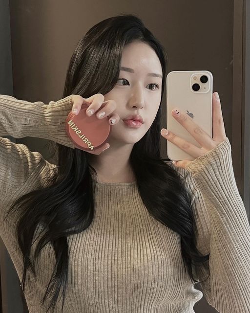 채 이 on Instagram: "#광고 에이프릴스킨 히어로쿠션 미니 기획세트 론칭 1주년 기념으로 한정 출시된 스페셜 기획세트✨ Point1. 촘촘하고 견고한 테트리스 커버 Point2. 편안하게 숨쉬는 브리딩