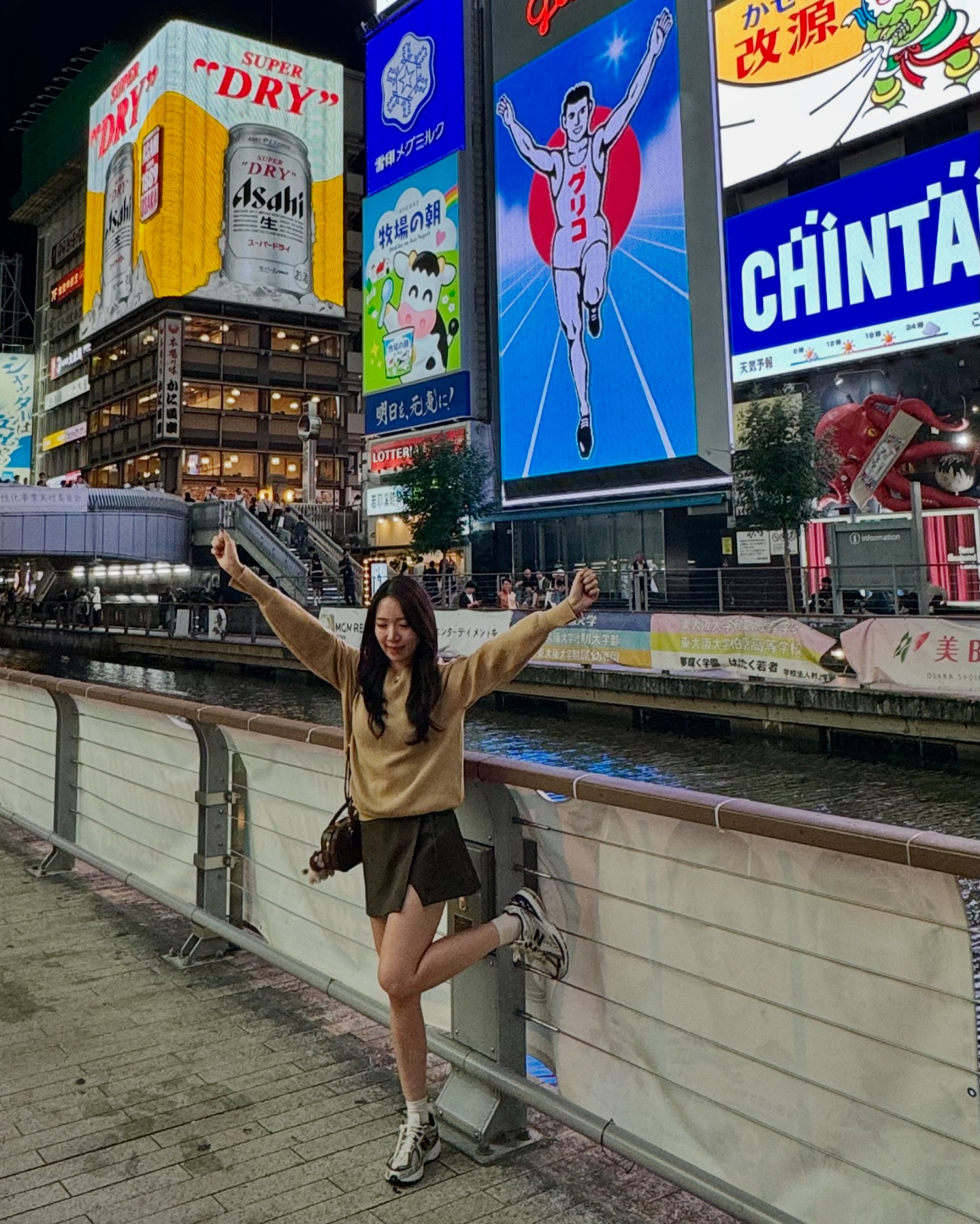 도깨비 오사카 여행✨
여기가! 이것이! 바로 그 도톤보리 글리코상?! ㅎㅎ
언니들 덕분에 편하게 따라다니고 예쁜 사진도 남기고마웅🤎