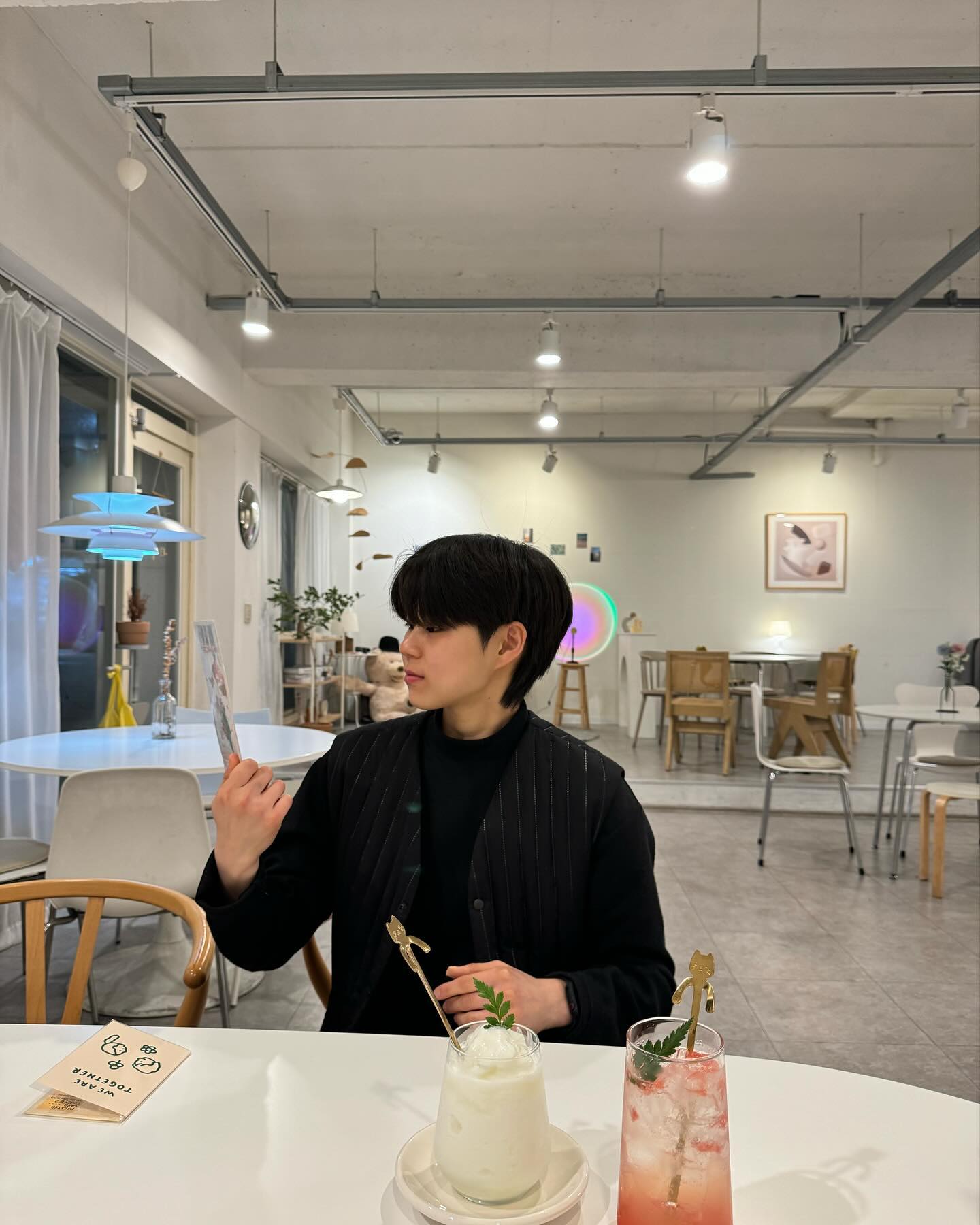 나😶
#대전카페추천 #대전선화동 #카페그램 #아무거나 #내사진 #카페에서 #힐링하기 #대학원생 #운동하자 #곰돌이 #초록색 #감성사진 #내가좋아하는