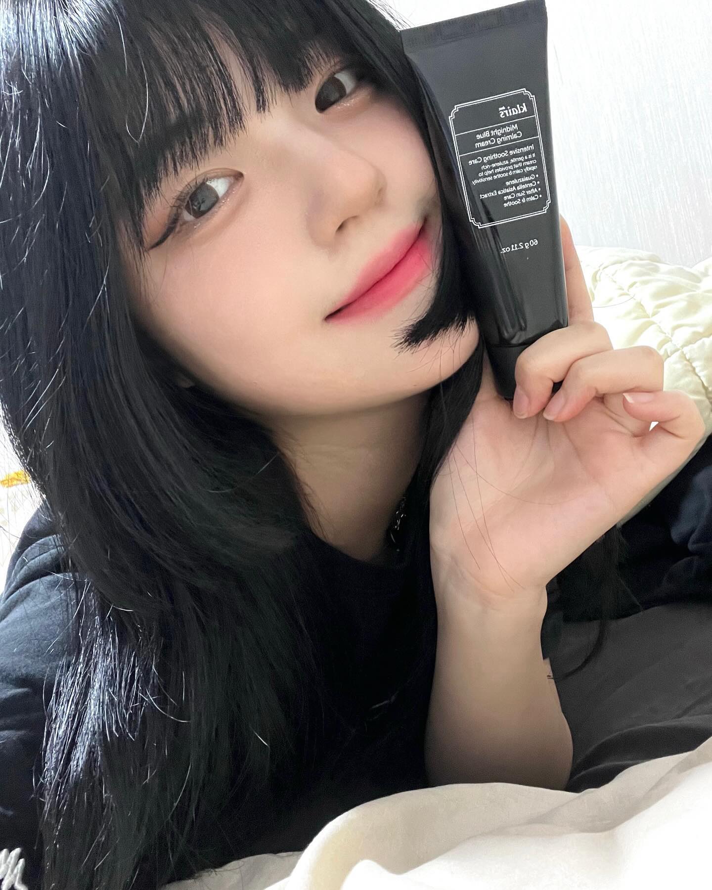 #제품제공 #클레어스 #미드나잇블루카밍크림 #피부진정 #민감성피부 #진정크림 #블루크림 #수분진정 #loveklairs dear_klairs 

자극없이 보습효과만 주는 진정&수분 듀얼 크림💙
나이트 팩으로 사용해주면 피부가 차분하게 진정되면서 편안해요🩵
피부에 열감이 많은 사람, 진정이 필요한 사람에게 왕추천💙