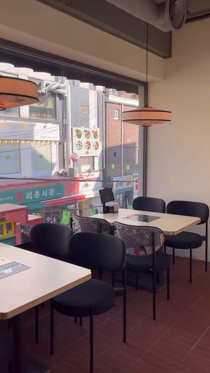 samgyeongil 대학로 본점

국물에 해장하는 개운한 느낌과 함께 해장하며 
또 낮술을 불러버린 닭전골

#닭전골 #대학로데이트 #대학로맛집 
#대학로낮술 #삼경일 #삼경일대학로본점 
#대학로모임장소 #닭한마리