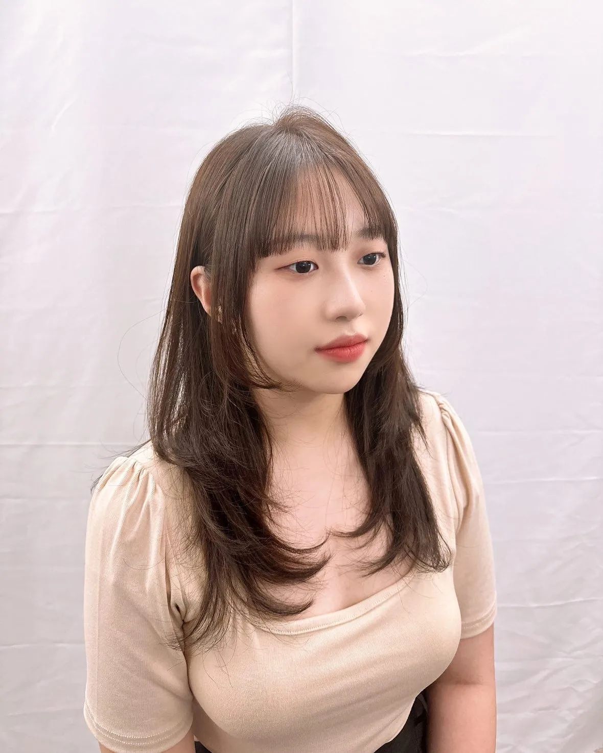 idhair_roeun 
로은 실장님께 받은 염색 + 커트..
결과는 당연히 최고였어요ㅠㅠ
받는 내내 행복했습니다 감사합니다!! 🫶🏻💓