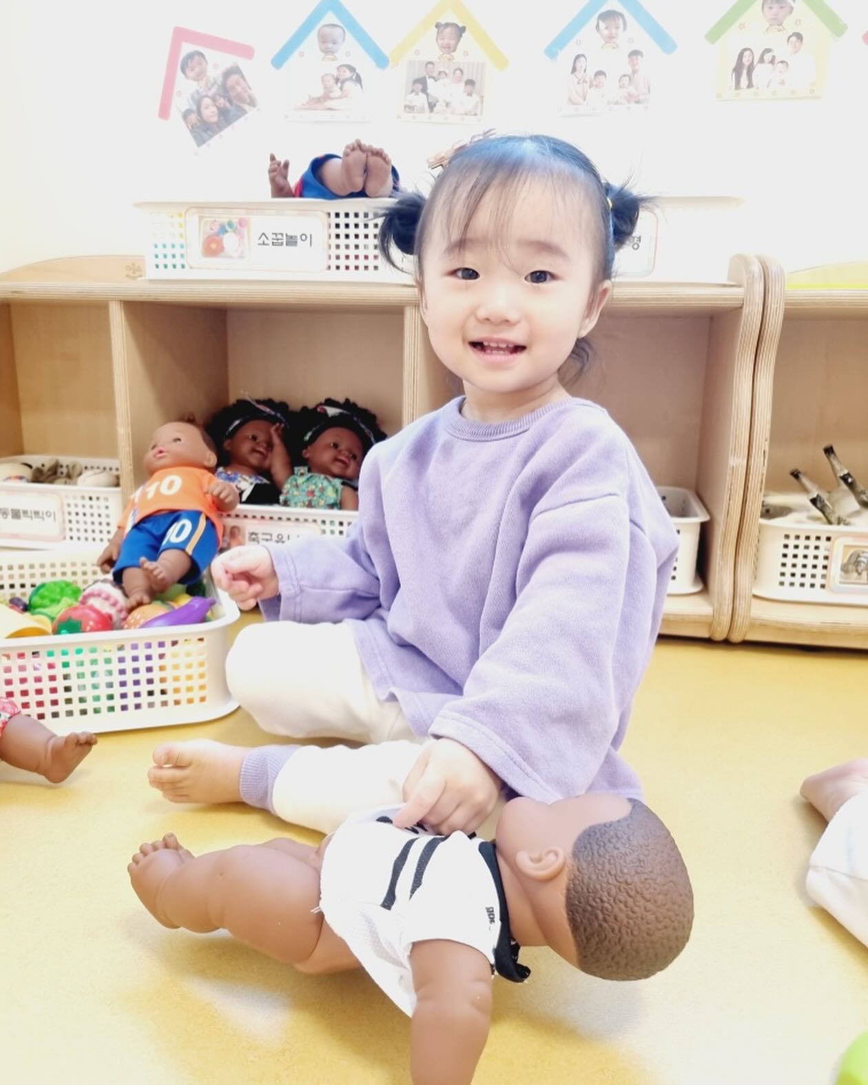 +495
어린이집 들어가서 잉잉 울다가
선생님이 사진찍어주시니 저리 웃었다는..🤔
엄마 안서운하니 들어갈때 그만 울고 잘놀아도돼ㅋㅋ
#16갤#슬기로운어린이집#키즈노트
#사진찍으니활짝#왜케웃기니
#육아#일상#일기#기록#소통#호랑이띠#딸