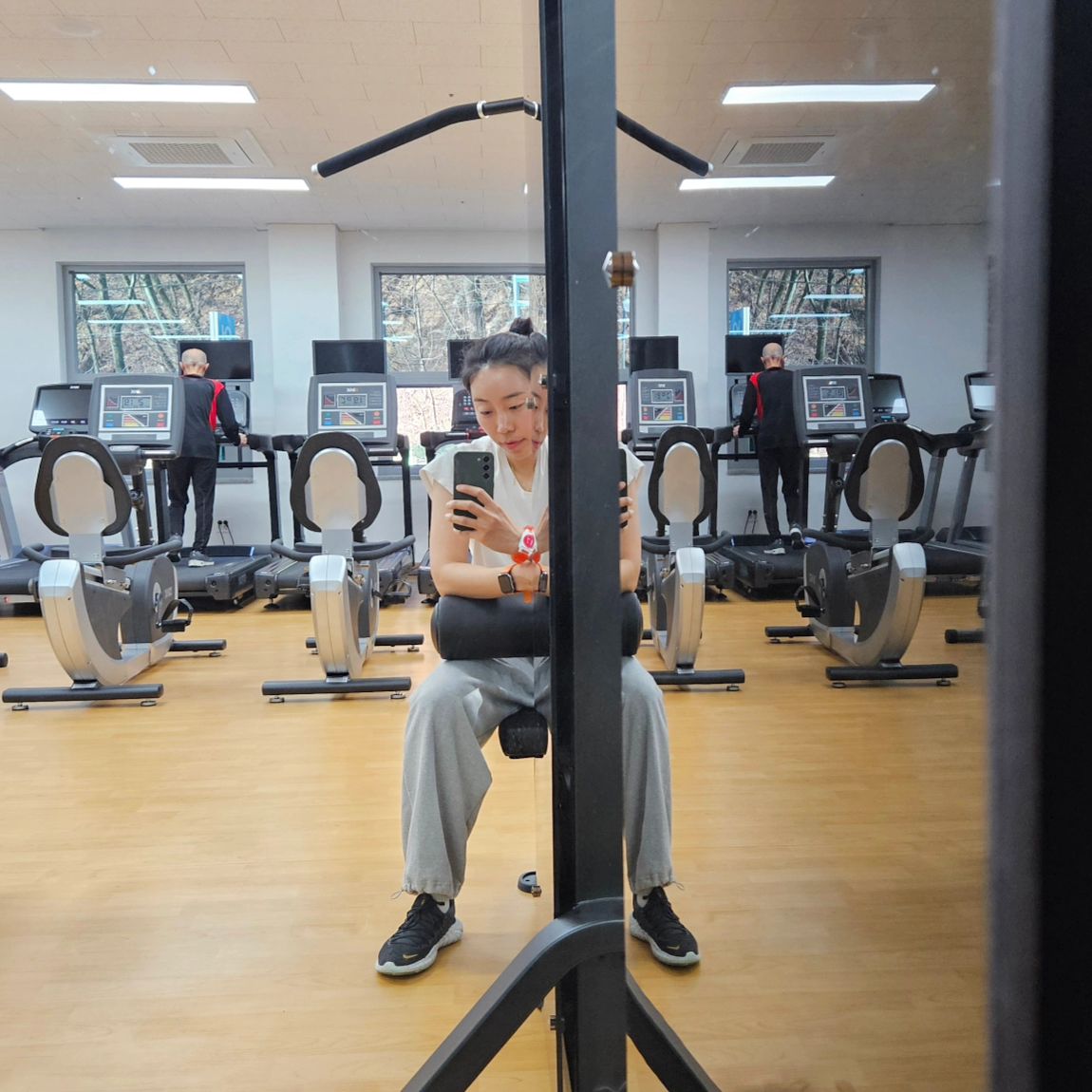 월 4만4천원의 행복일세.

#불금
#헬스
#오늘은근력만
#저녁엔어머님이랑짜장면예약♡