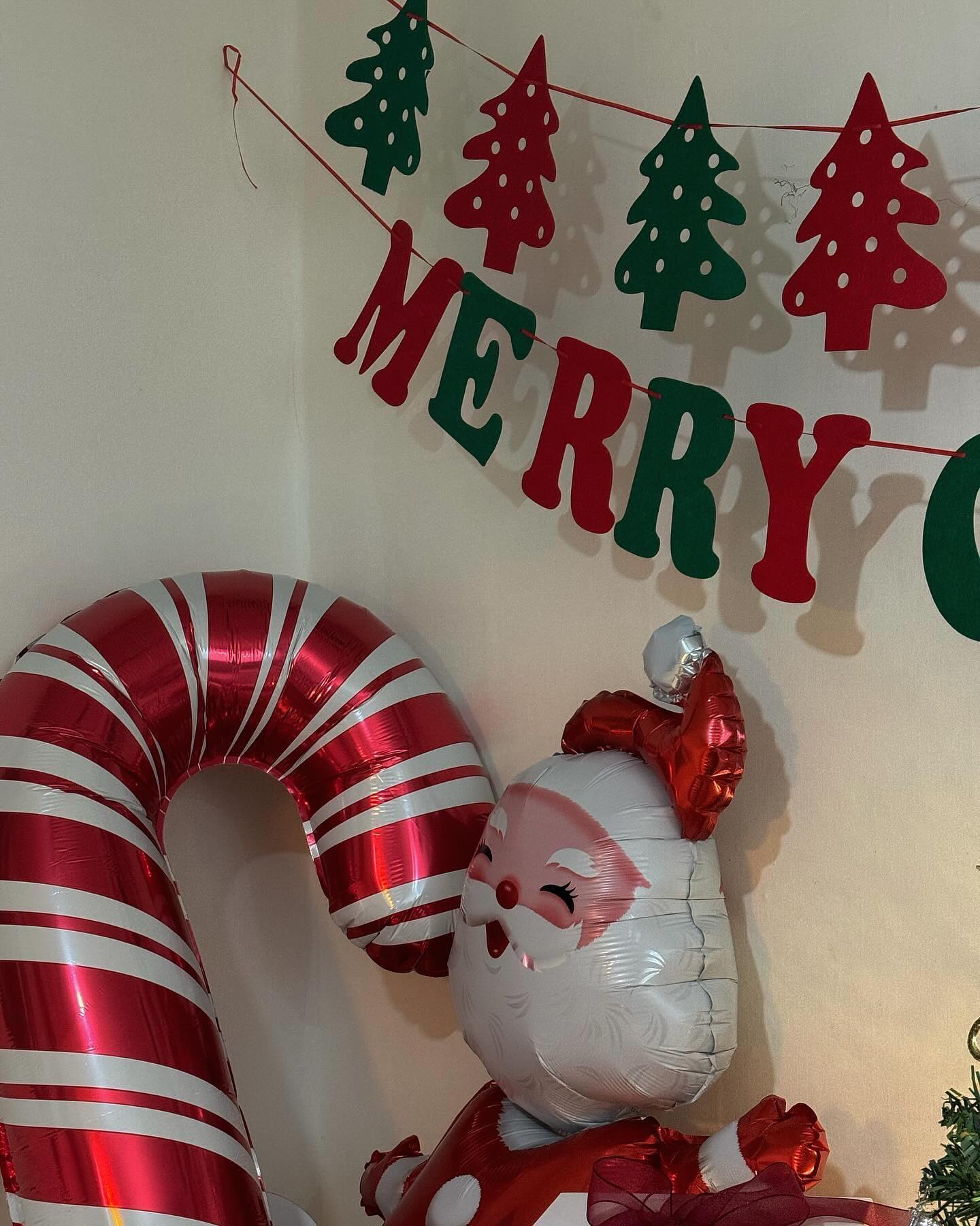 🎄Merry christmas🎄 
다음 크리스마스는 더욱 알차게 보내야지🥹
.
진짜 없는게 없는 너무 좋은 구성들 덕분에 
이번 크리스마스 파티는 frompartyday_ 하나로 끝❤️