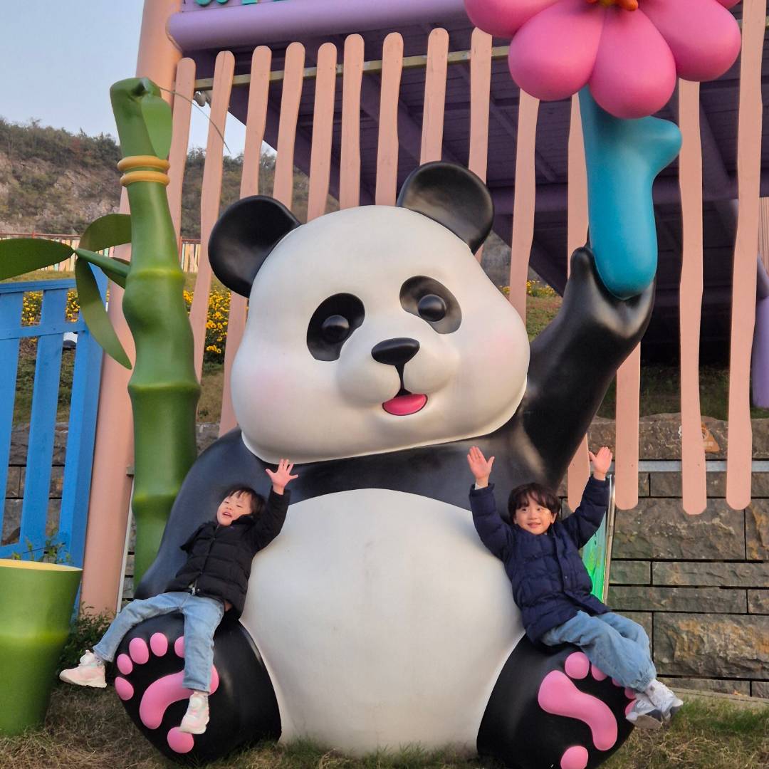 🛝

주말 가족여행

해외와서 첫 여행
놀이터 스케일부터 완전 다르고..
물이 너무 좋았던 그 곳

#탕산 #날이너무좋아서 #여행내내좋았다 #가족여행