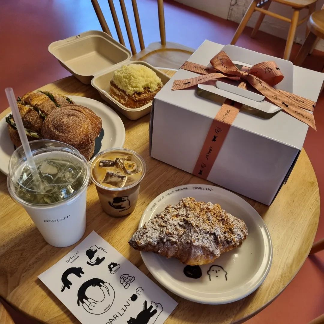압구정 크리스마스케이크 달링베이커리에서 만나보세요
인스타에서 예약하시면되요
darlin_bakery 
매장도 트렌디하고 이뿐빵 많으니 쉬다가 가세요

#먹스타그램 #맛스타그램 #맛집스타그램 #맛집 #먹방 #선팔 #맛팔 #좋아요반사 #선팔하면맞팔 #좋아요그램 #먹방 #음식스타그램 #맛집추천 #맛집탐방 #맛집투어 #서울맛집 #부산맛집 #먹팔 #먹팔해요 #food #foodie #foodstagram #맞팔해요 #맞팔해요우리 #압구정카페 #크리스마스케이크