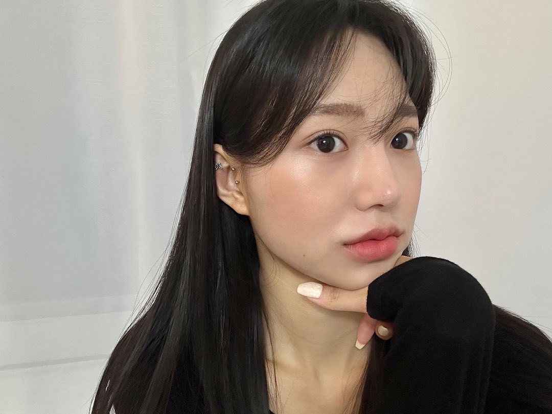 작고 귀여운 앞머리가 생긴 뭐 그렇고그런