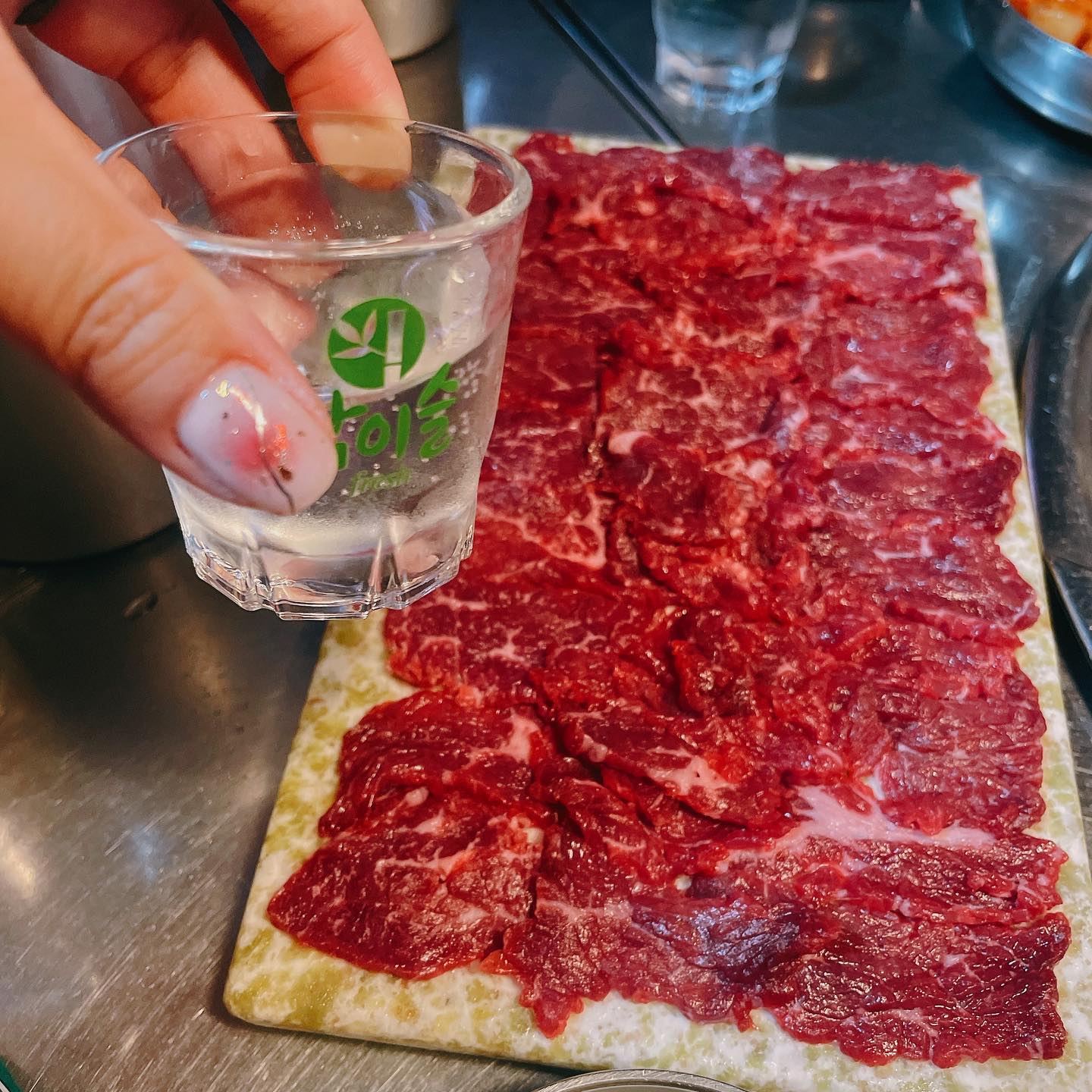 꼬기🥩
#육사시미 #한우모듬
#칠프로칠백식당 #신용산맛집 #신용산술집 #신용산고깃집 

#술스타그램 #먹스타맞팔
