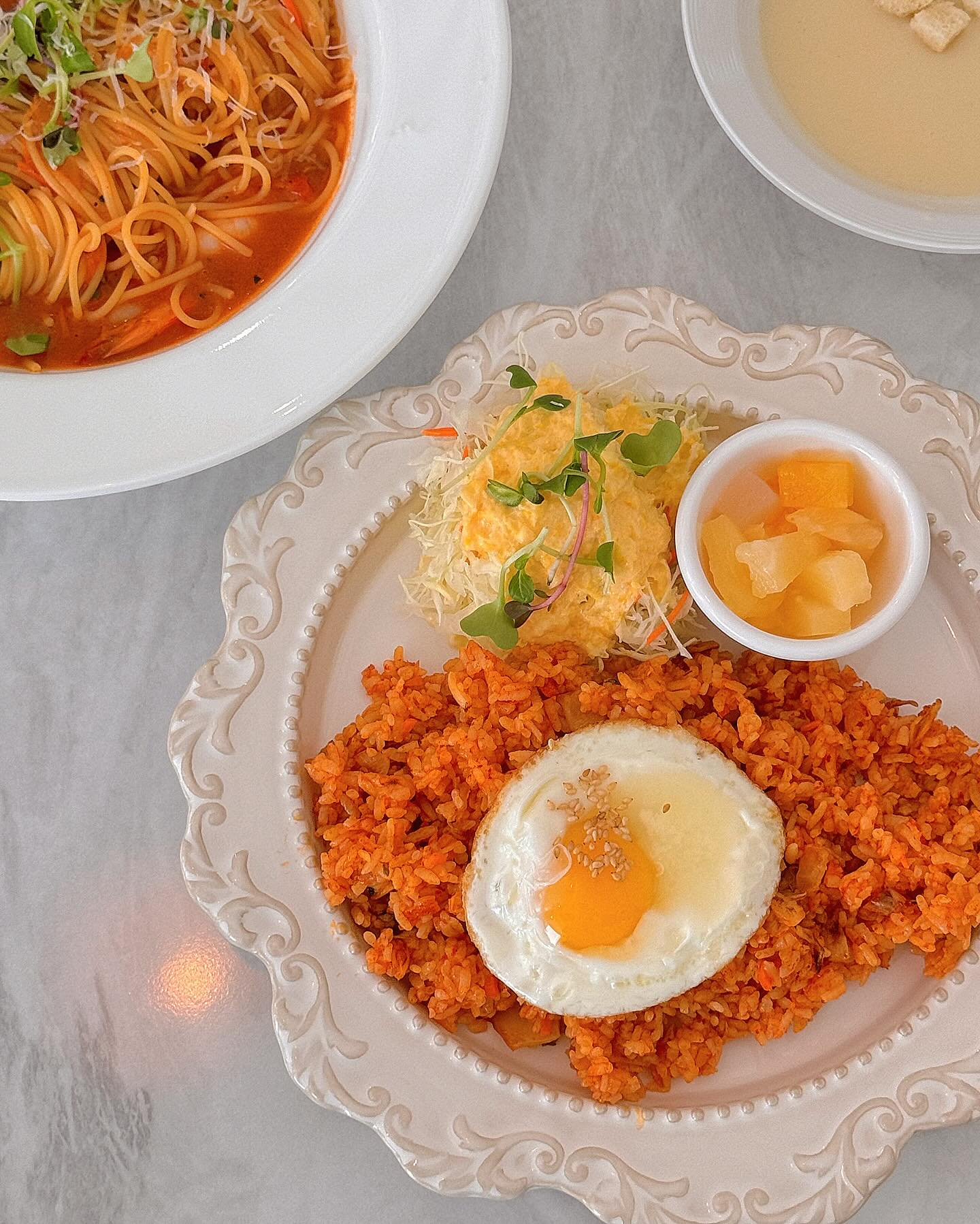 #협찬 유치원 가까운 곳에 돈까스 맛집이 있었다니🍛
숲속초 바로 옆인데 아이랑 외식하기 딱 좋은 경양식 돈까스집이에요!
⠀
⠀
달달한 스프가 기본으로 나오고요 🥣
두툼한 등심에 양도 푸짐하고 소스뭐에요
너무 맛있어요 김볶밥에 파스타까지 싹싹 먹고 나왔네요!
⠀
⠀
사장님 너무 친절하시고 깔끔한 셀프바에
미키 아기 식기까지 구비된거 보고 감동했네요!
장국에 밥 말아먹어야 된다는 아들 땜에 조만간 또 들리러가요💕
⠀
⠀
📍경기 화성시 동탄공원로3길 3 (반송동) 1층 아랑회관
⠀
⠀
#리뷰노트 #아랑회관동탄점 #동탄맛집 #화성맛집 #수원맛집
#동탄경양식돈까스 #동탄센트럴파크 #동탄점심맛집 #동탄런치
⠀
⠀