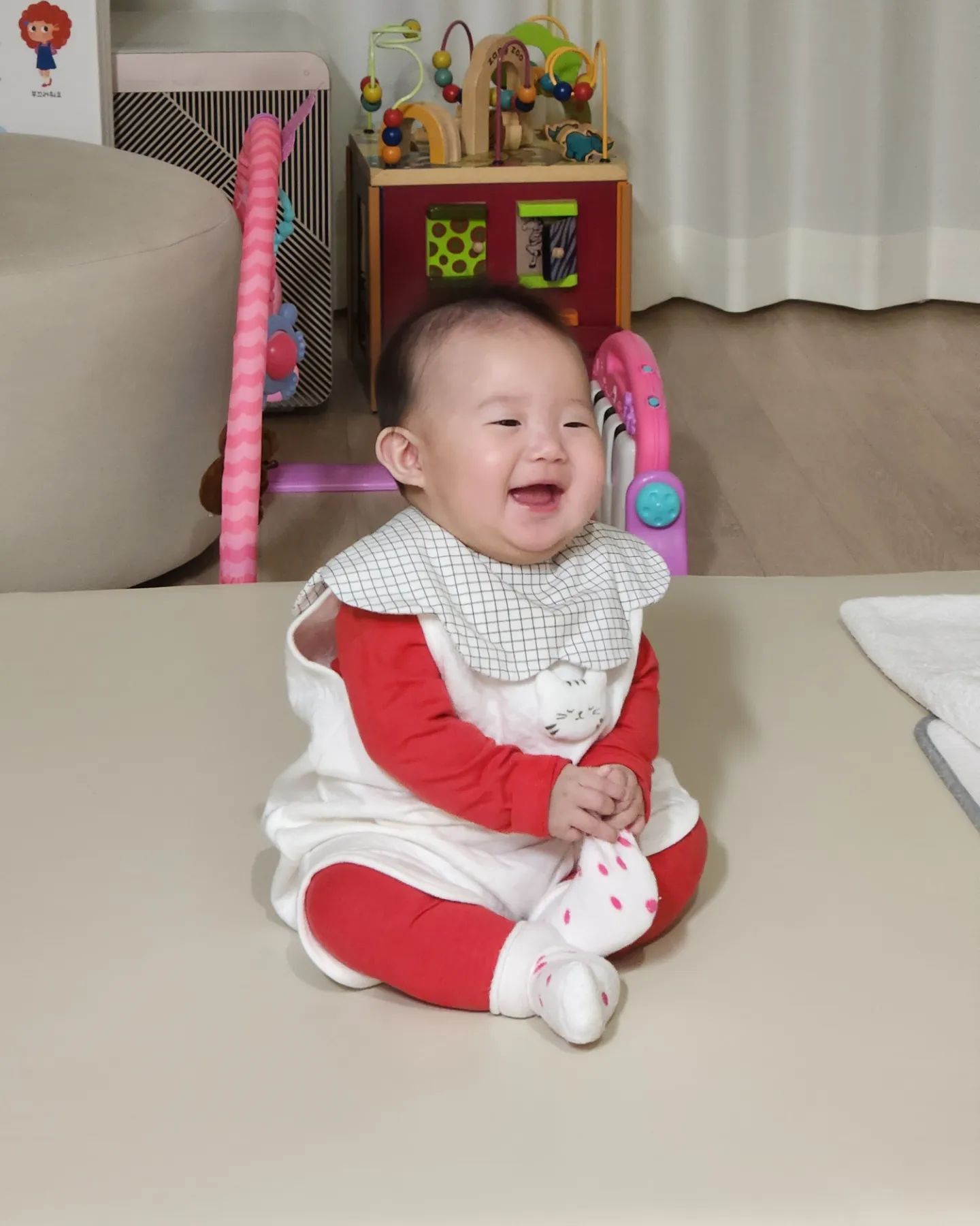 -
울엄마 배경화면
양말벗는 쩨니 💙
꺄륻꺄륵 웃음소리 힐링 

벗으면서 꽈당도 많이 했는데
인제는 쑥쑥 잘도 벗네 🧦

#아기양말 #또사야겠다 #발왜이렇게빨리커