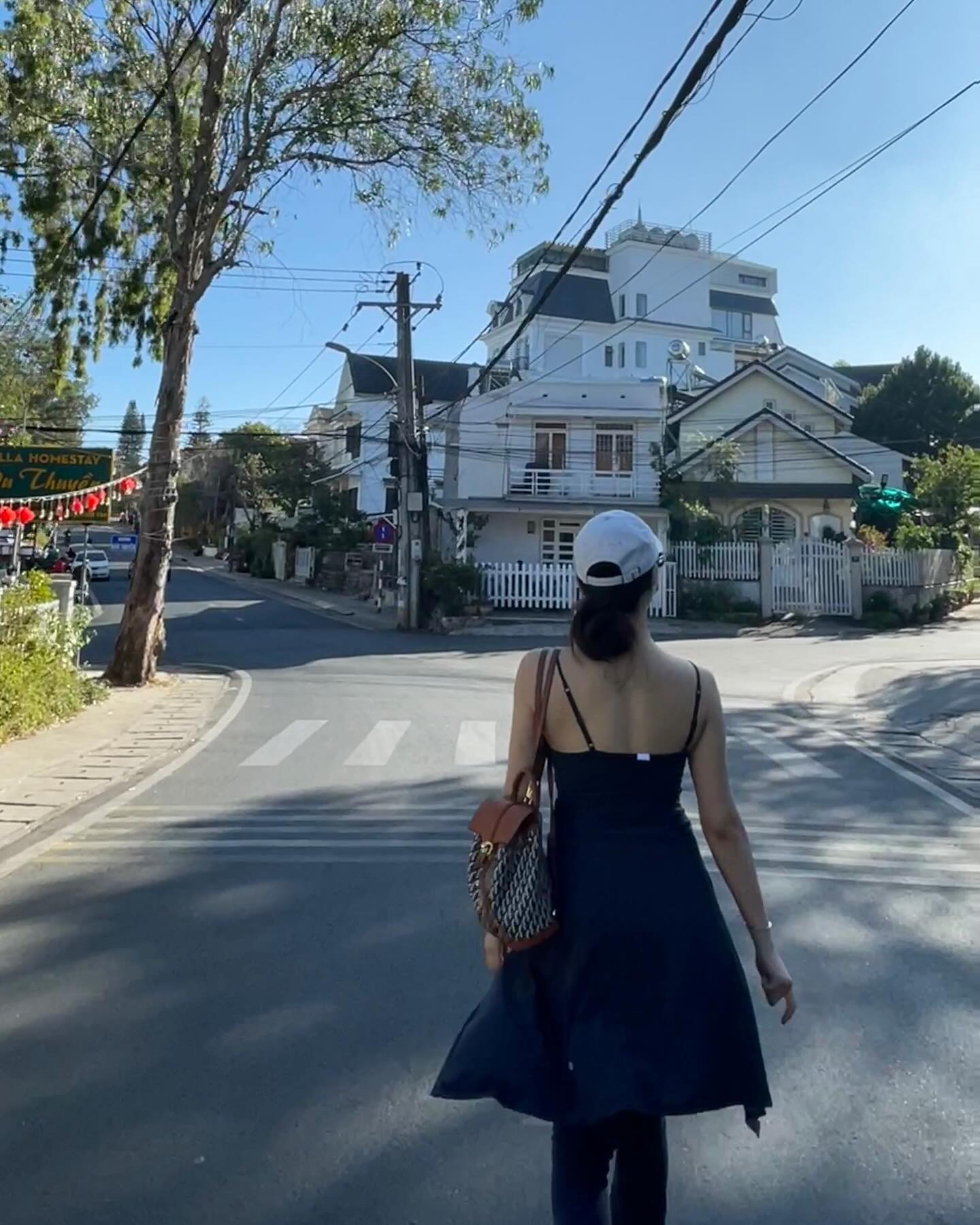 🏠
한달 쉬는 동안 마지막 wellness 의 정점을 찍기위해 온 여행 
그나저나 날씨도 너무 좋은 #달랏 #dalattrip #잇존어패럴 #룰루레몬 
itzon_apparel_kr lululemonkr