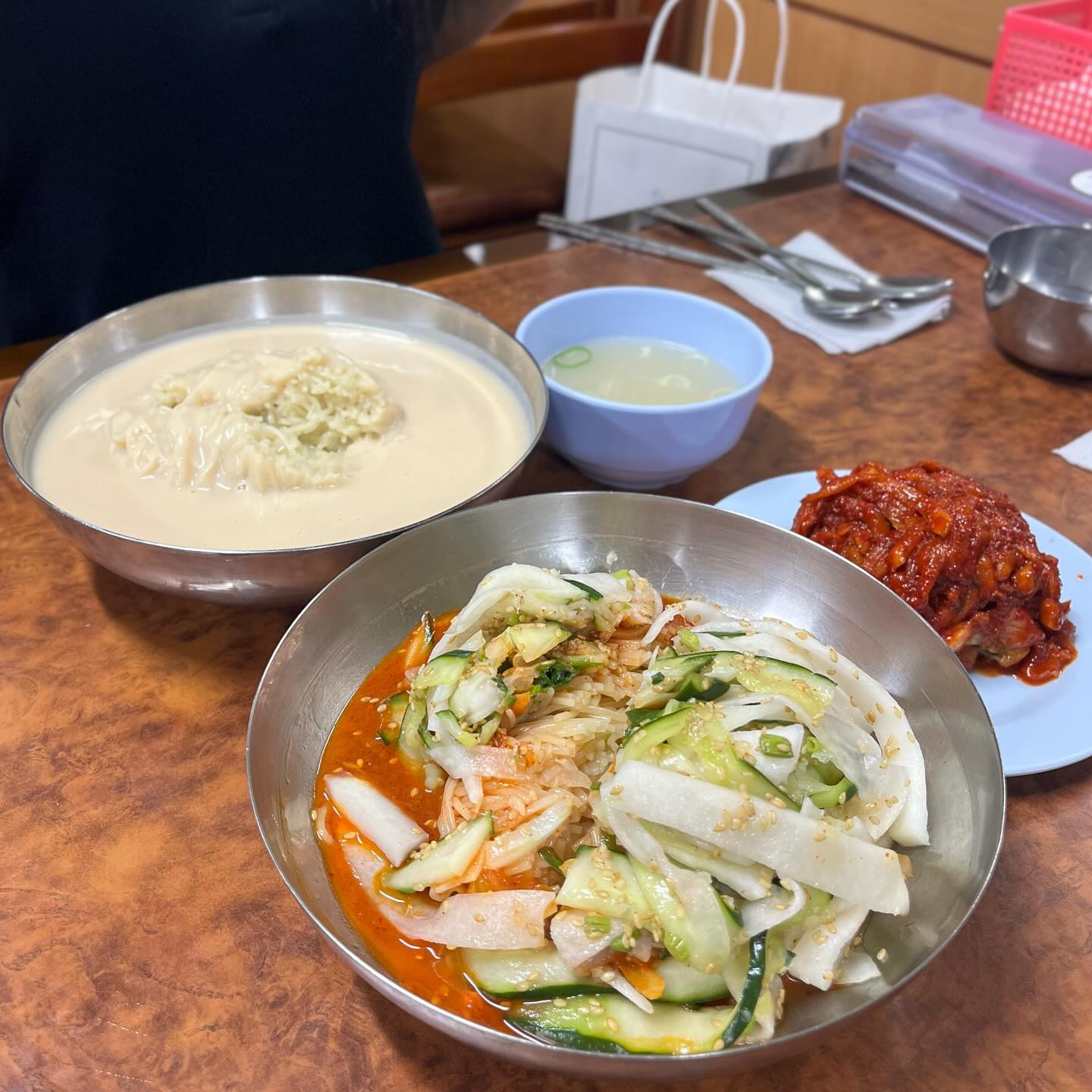 진주집 콩국수

평일 웨이팅도 놀랍지만
뻘하게 문득 생각나는 맛

#콩국수맛집 #진주집