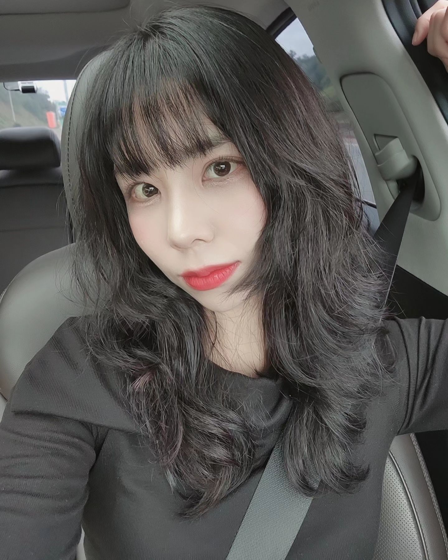 안뇽 ?🩶🖤

#주말스타그램 
#주말 
#연휴
 #selfie #youtube 
#유튜버
#스피닝 
#아라리요 
#ootd