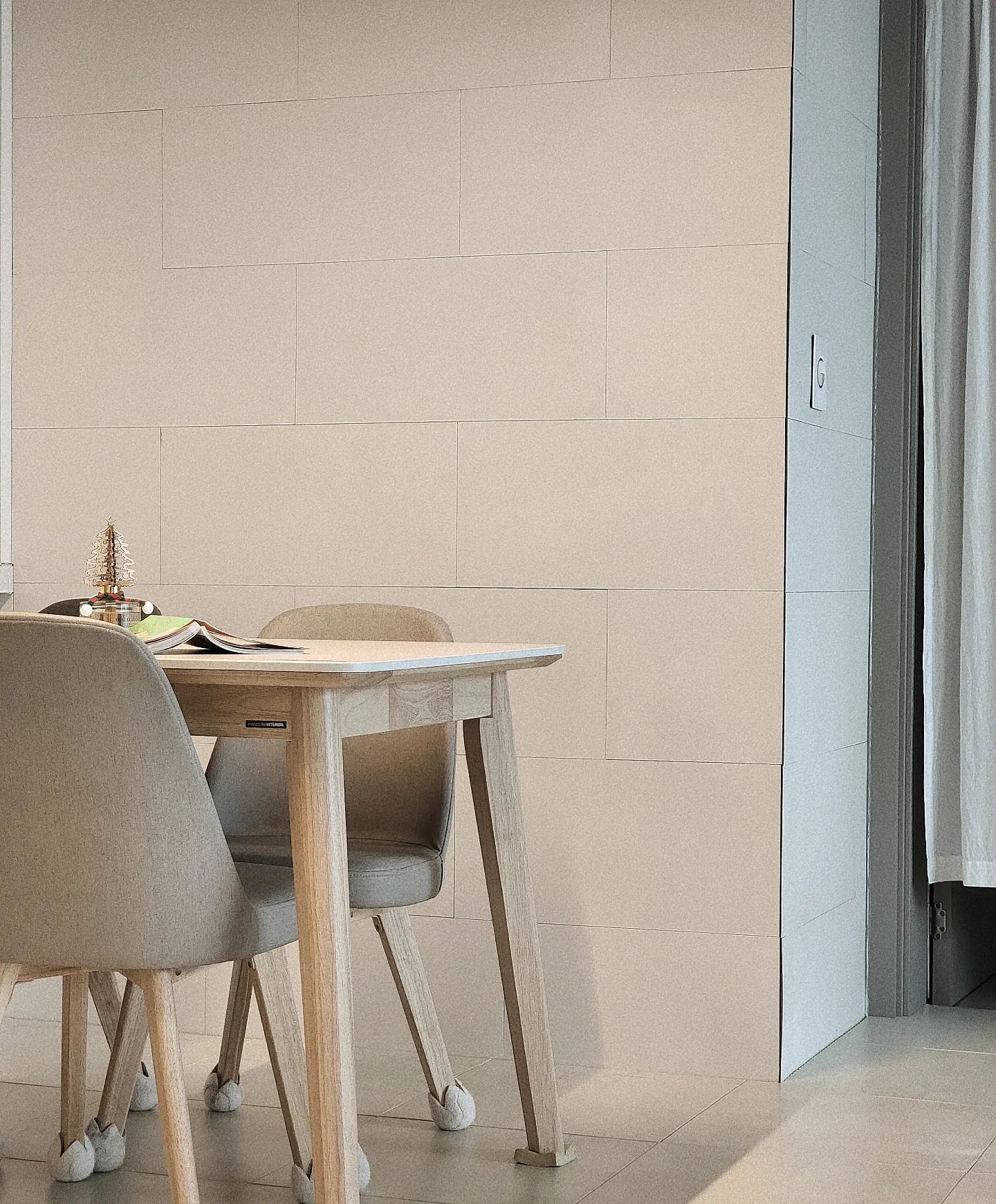 한 겨울에 미세먼지는 무엇인가요?,
안그래도 나가지도 못하는데 미세먼지까지 쿨럭; 
벽패널 바꾸고 찍는맛이 생긴 이 곳 😆 

#오하우스 #주방 #주방인테리어 #보닥플레이트 #주방꾸미기 #오늘의기록