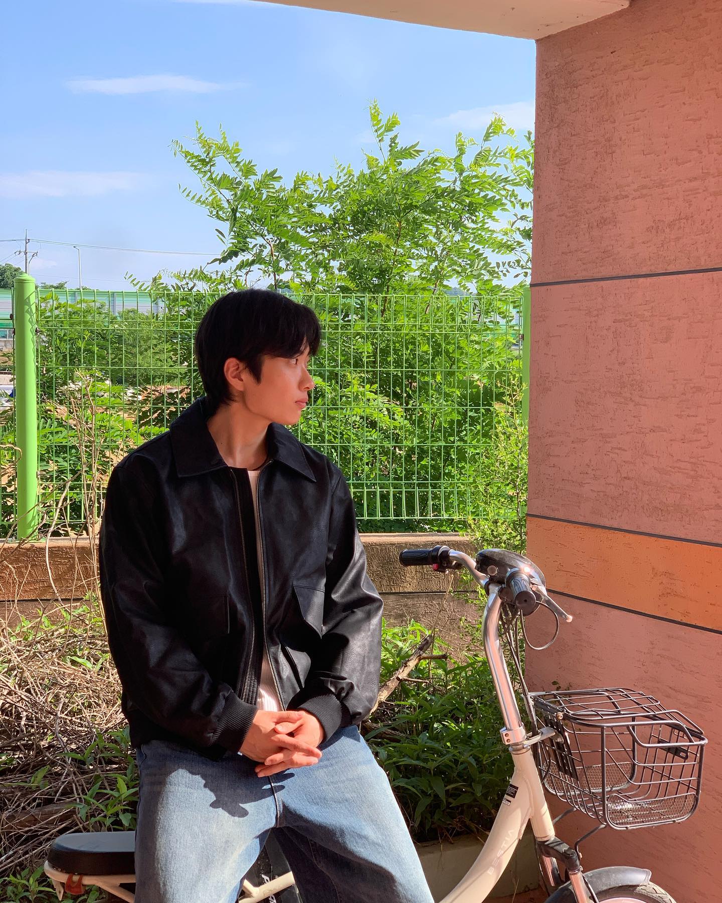 #gift left_seoul

딱 입자마자 핏 좋았던 레프트서울 가죽재킷🖤
가성비 좋아서 접근성도 조아유😚

#leftseoul #레프트서울