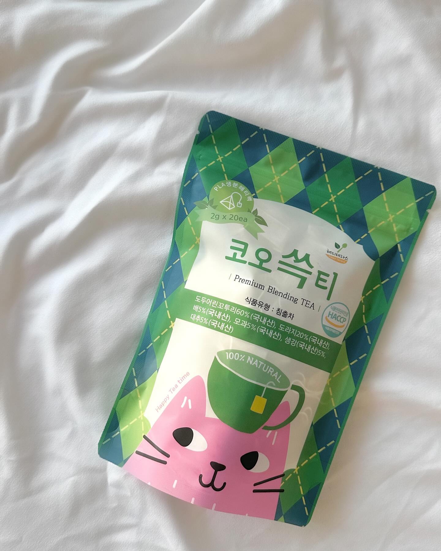 ⠀
#협찬 
⠀
요즘 같이 일교차가 크고 미세먼지가 안좋을 때
마시기 좋은 #해피테라스차 ◡̈ 
#코오쓱티 는 환절기 비염•감기에 좋음 .ᐟ 
지퍼백으로 돼있어서 위생상으로도 좋고 편함 ··♥
⠀
#해피테라스 #티백차 #비염차 #비염차추천 #감기차 #감기차추천 #비염에좋은차 #감기에좋은차 #티백차추천