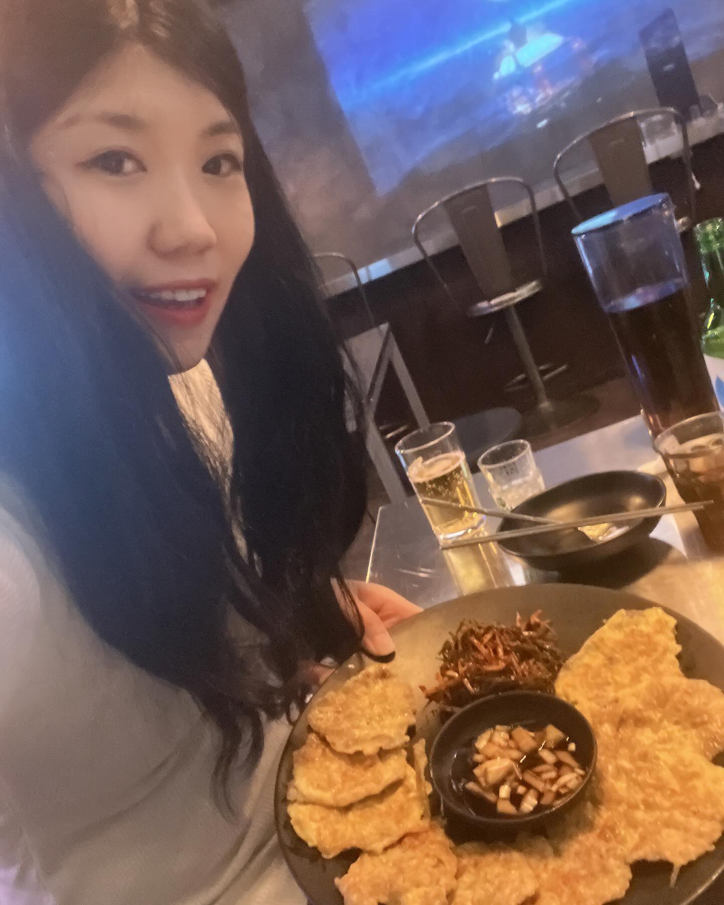 #협찬

수원시청역 근처 한식 퓨전 술집 해방에 다녀왔습니다!
엄청 힙한 음악, 맛난 음식, 그리고 분위기가 엄청 좋았어요!

저는 육전과 구운 명란을 시켰고 쏘맥 안주로 환상적이었어요!

또 인계동에 들른다면 반드시 갈 것 같았어요~

Restaurant : hae_bang_ 

#해방 #인계동해방 #인계동술집 #수원인계동맛집 #인계동데이트 #인계동요리주점 #인계동맛집 #수원맛집 #수원술집 #수원시청역맛집 #수원시청역술집