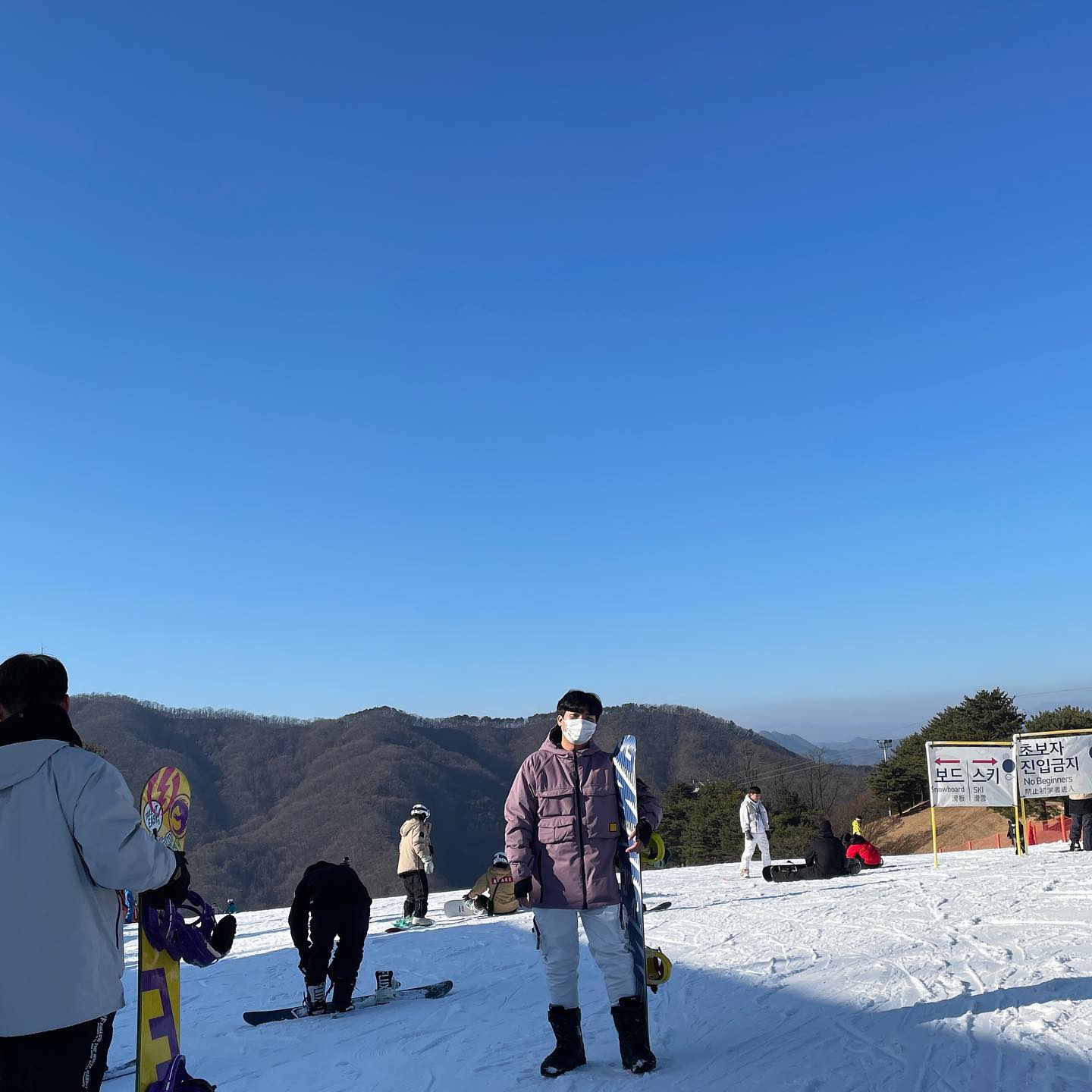 스키장 오픈런

1년만에 다시타니 엉덩이가 
부서질것 같다잉

#비발디파크 #비발디파크스키장 
#보드 #스노우보드 #홍천 #스키장개장 #🏂
