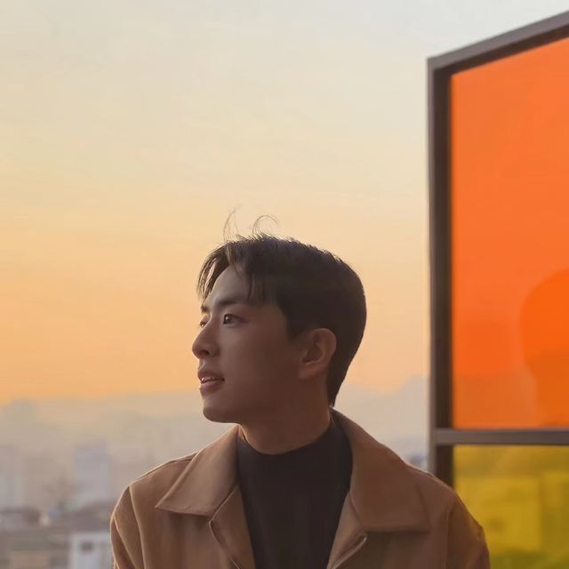 망구 on Instagram: "#광고 ⠀⠀⠀⠀⠀⠀⠀⠀⠀⠀⠀⠀⠀⠀⠀⠀⠀⠀⠀⠀⠀⠀⠀⠀⠀⠀⠀⠀⠀⠀⠀⠀ 아이러니포르노 세미 다투 스타디움 비건 스웨이드 자켓 노을이 예쁜 날씨에 잘 어울리는 컬
